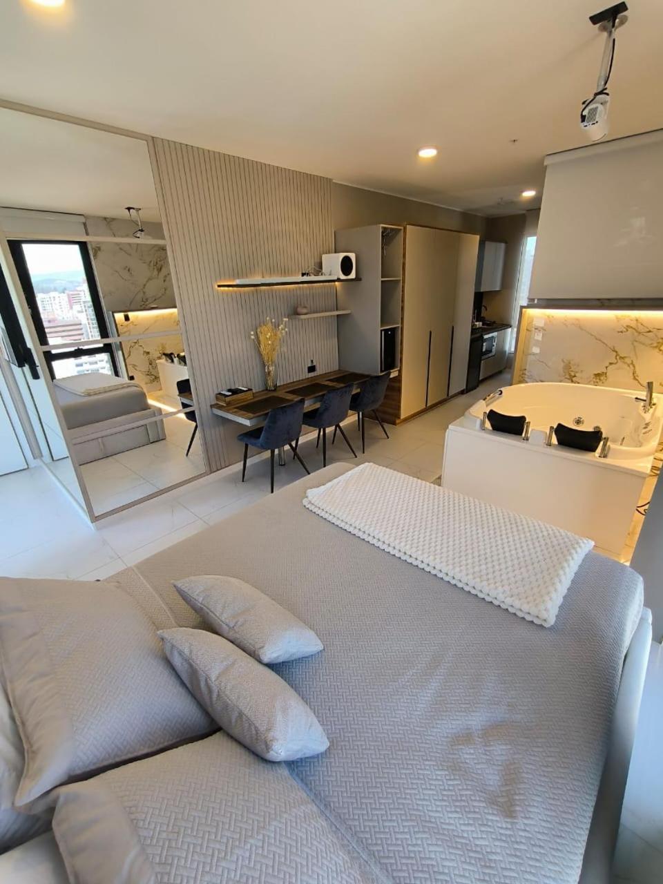 Republica del Salvador Coliving Ecuador XOE