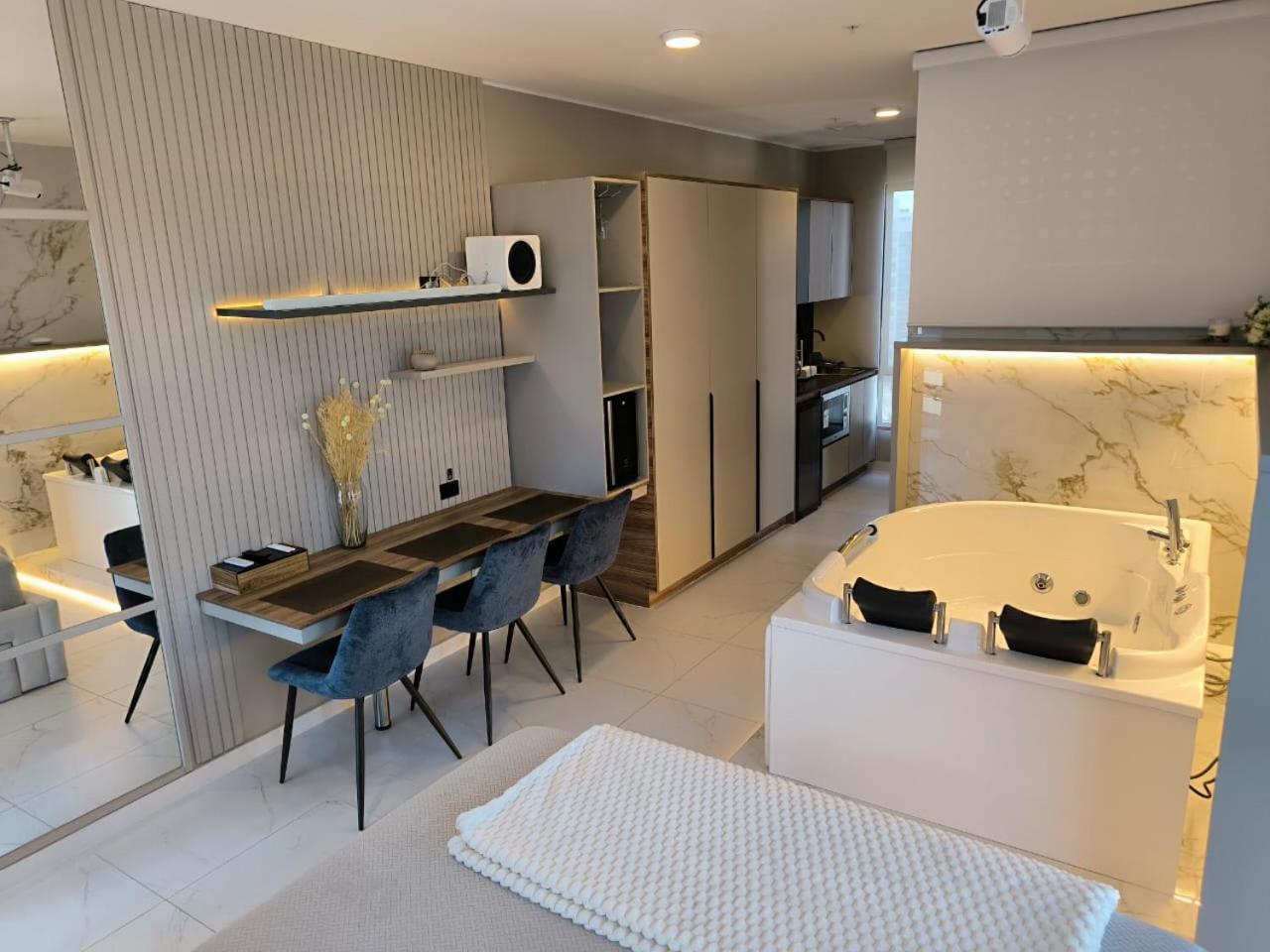 Republica del Salvador Coliving Ecuador XOE