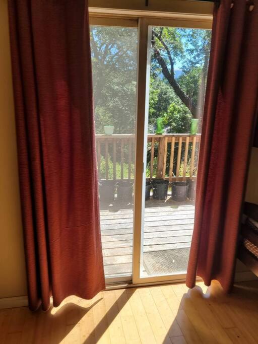 Cabin on Avenue of the Giants