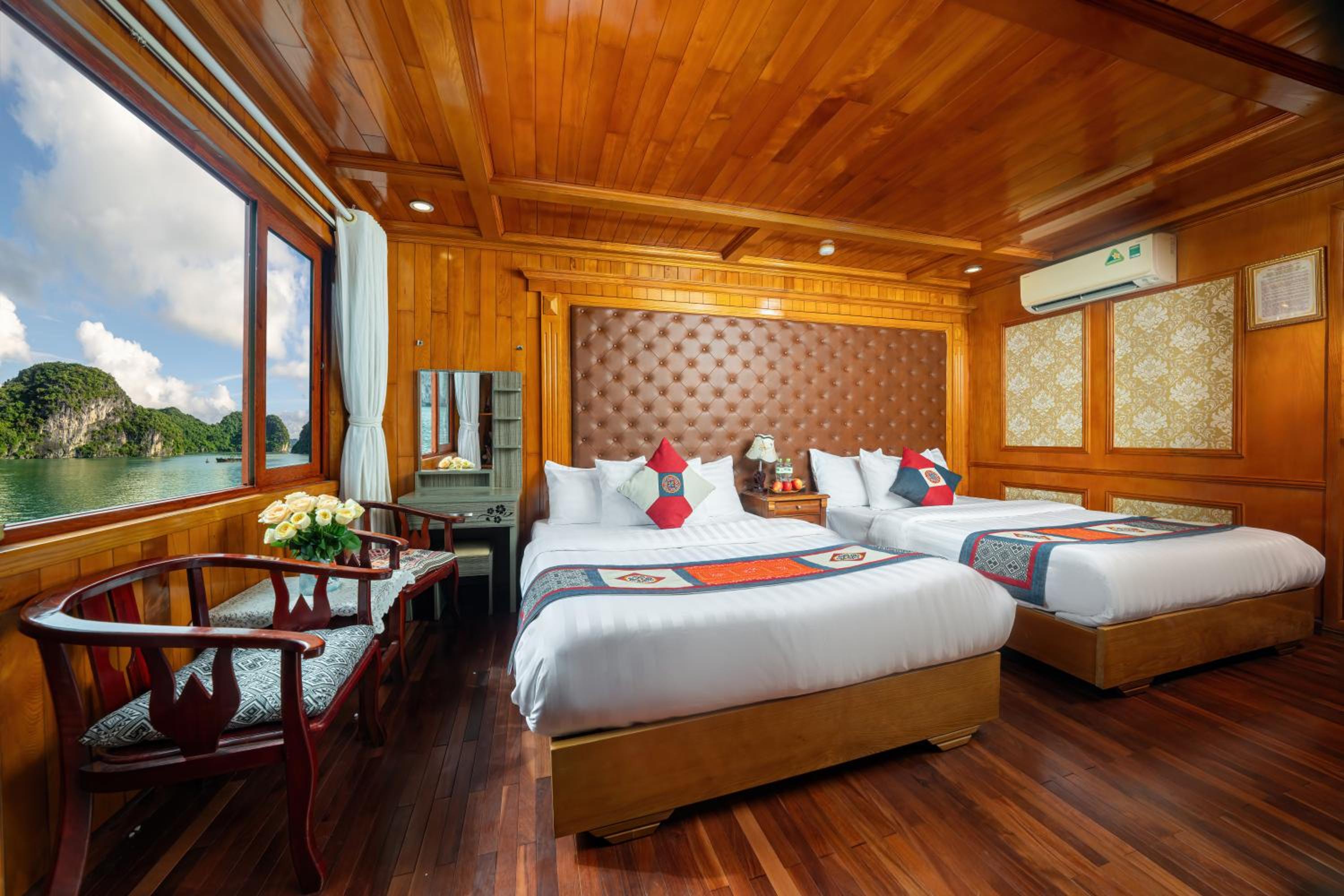 Cat Ba Cruise