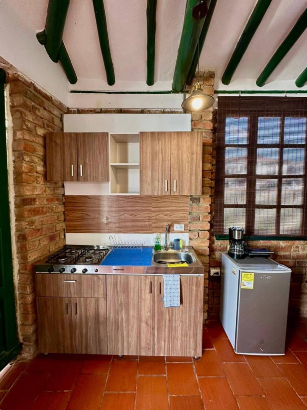 Casa familiar - Cerca a la Plaza - Amplio Jardín