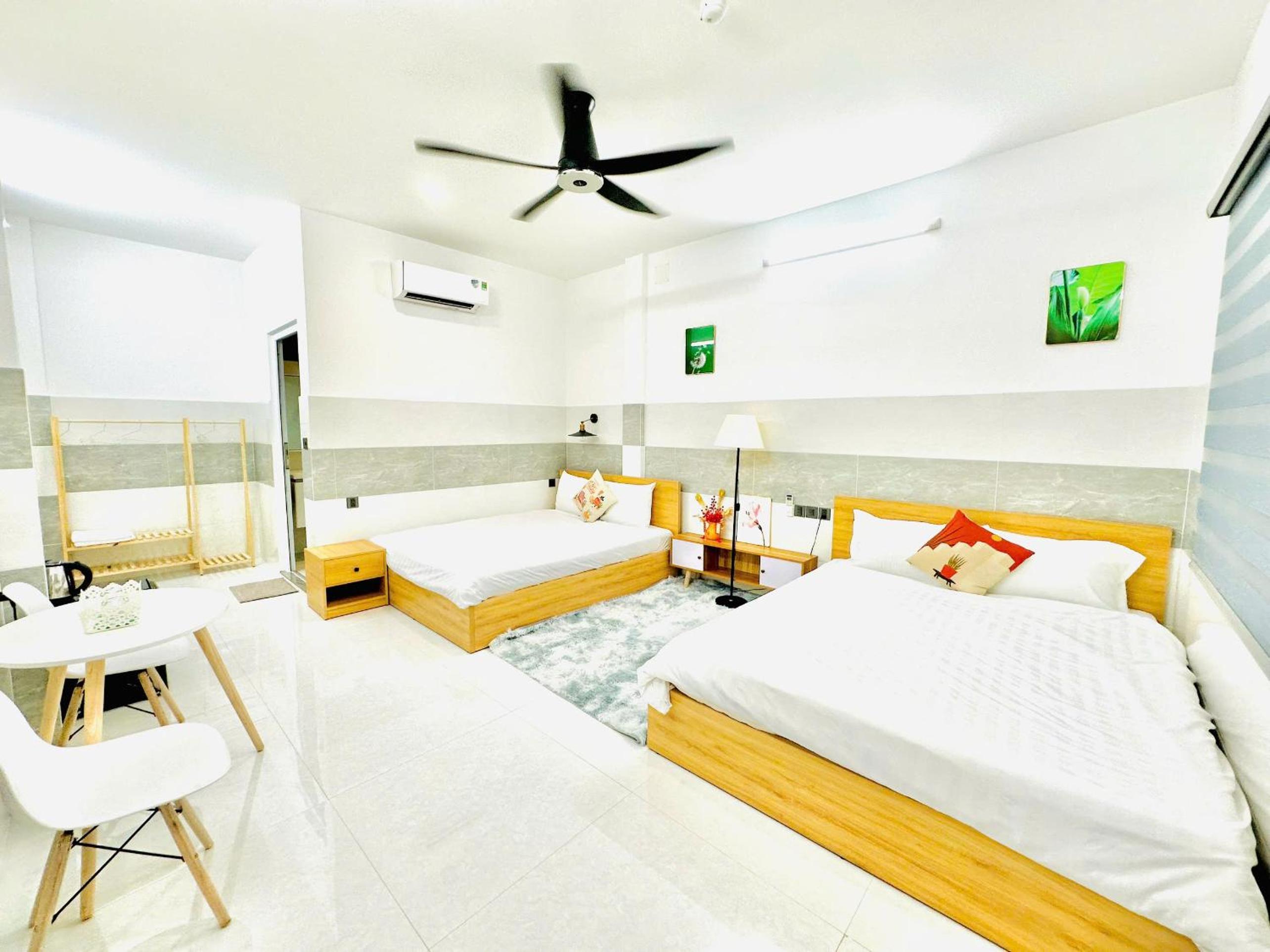 ALOHA SAIGON PREMIUM HOSTEL by Local Travel Experts - Newly opened, Less-touristy location, Spacious rooms, Glass shower bathroom, Free breakfast & Walking