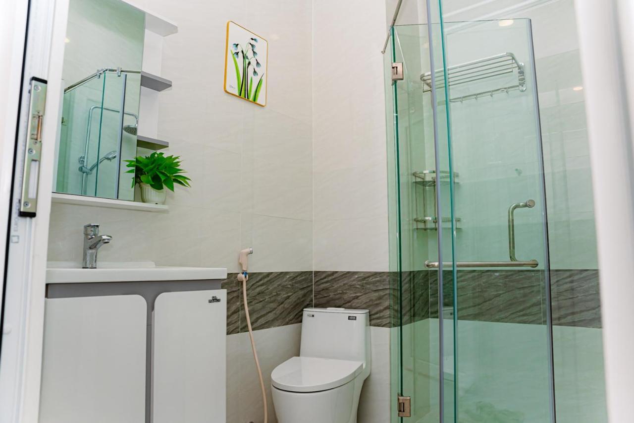 ALOHA SAIGON PREMIUM HOSTEL by Local Travel Experts - Newly opened, Less-touristy location, Spacious rooms, Glass shower bathroom, Free breakfast & Walking