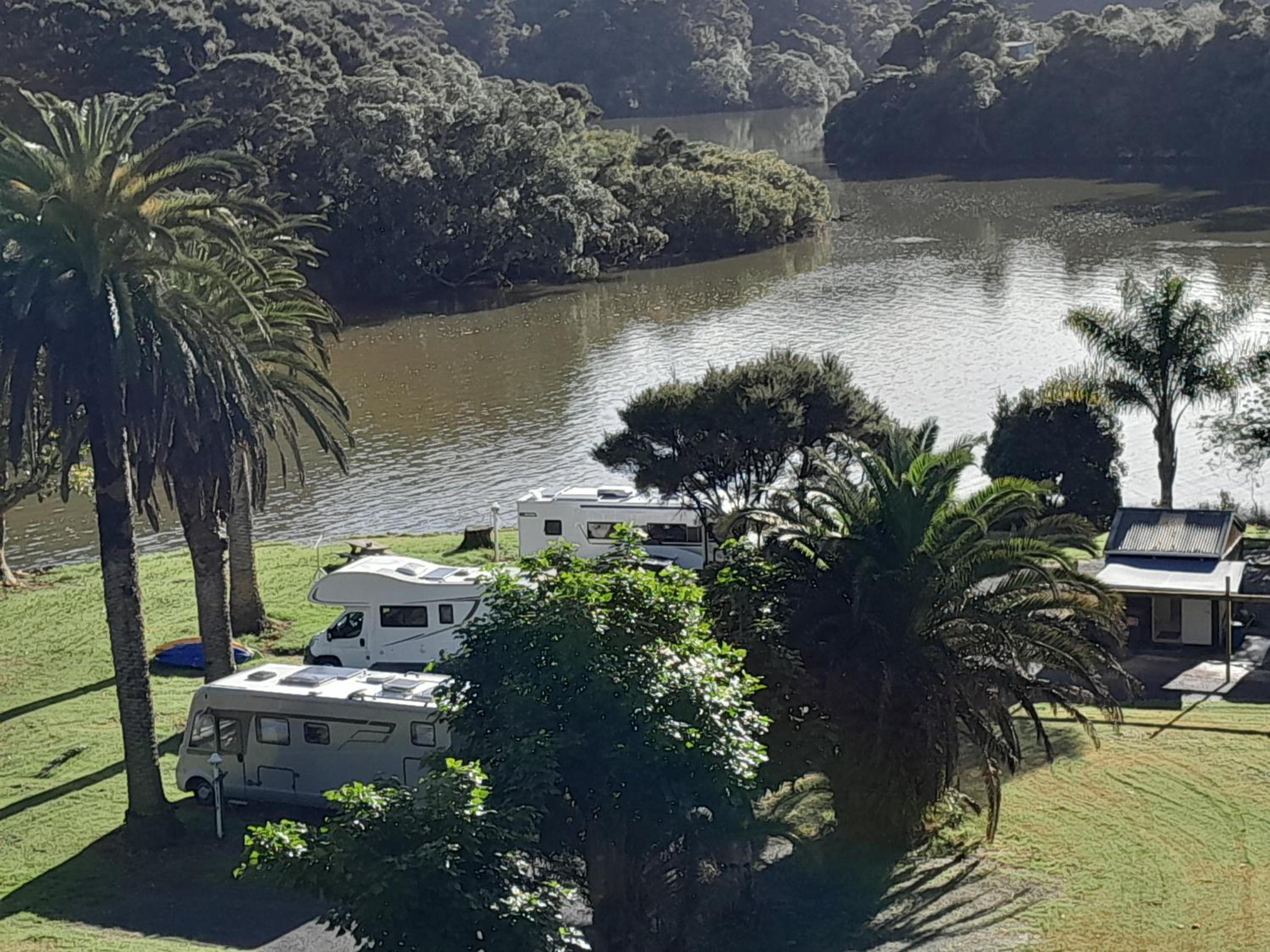 Waterfalls Estate - Motel & Campground