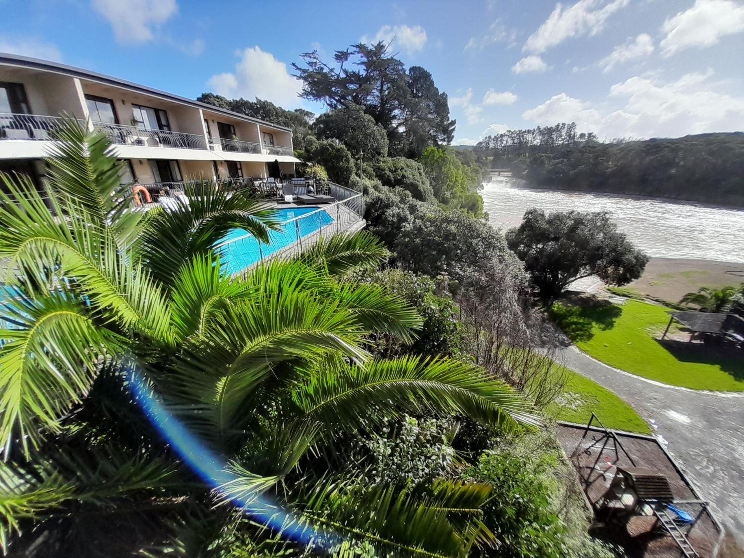 Waterfalls Estate - Motel & Campground