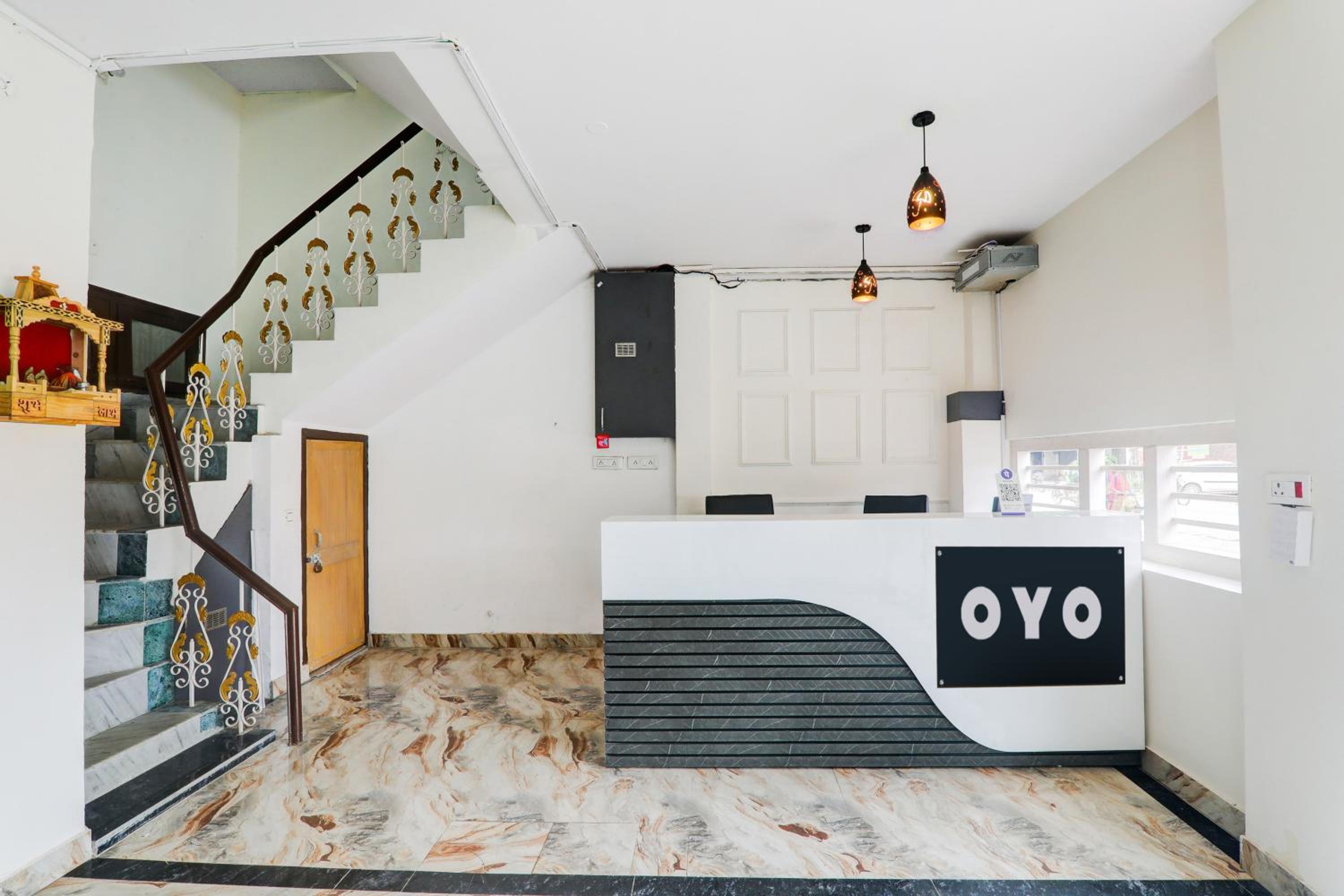 Lobby & Reception