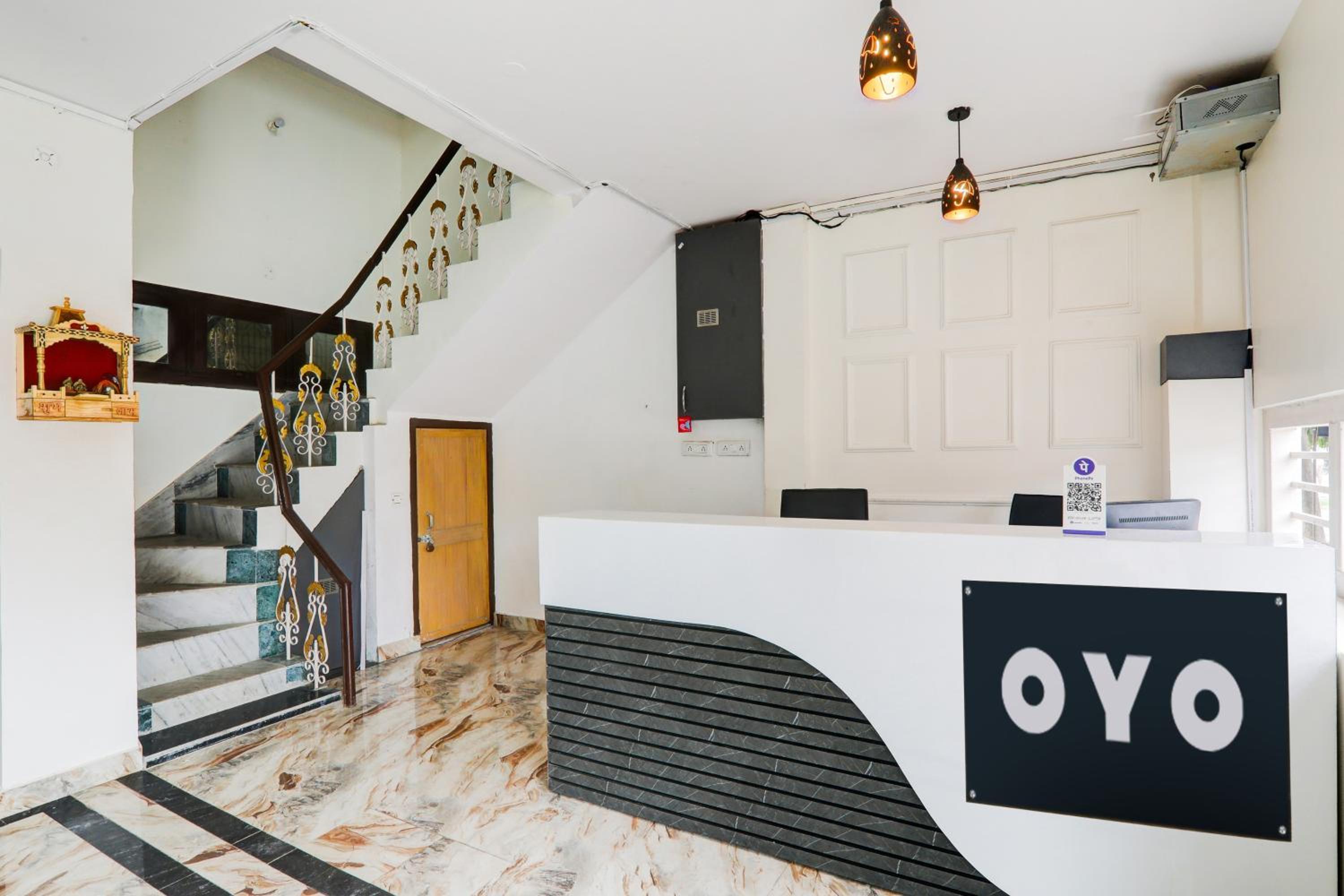 Lobby & Reception