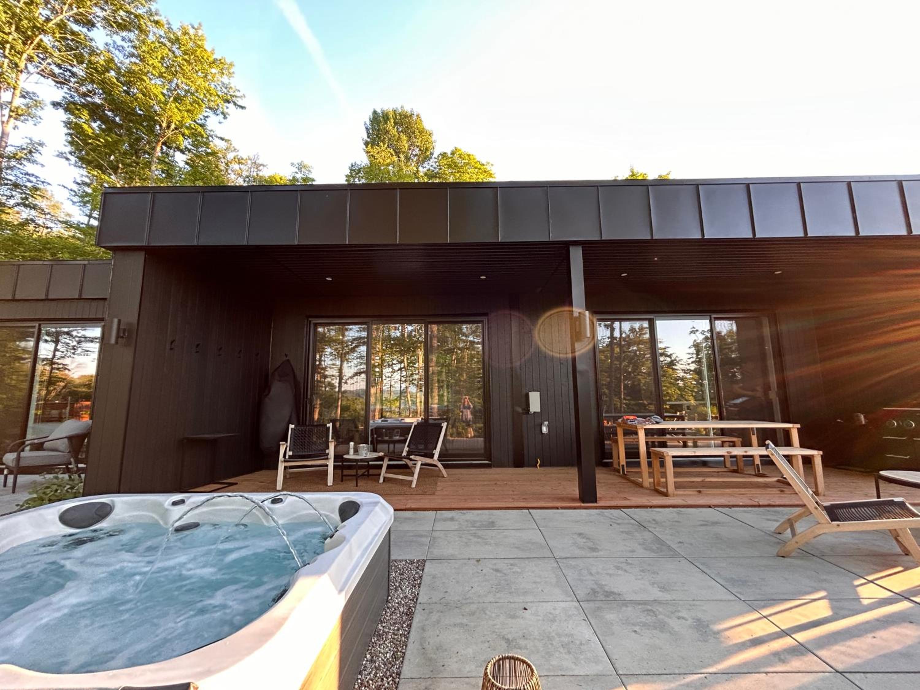 Luxury Mountain Retreat with Spa Near Mont Tremblant
