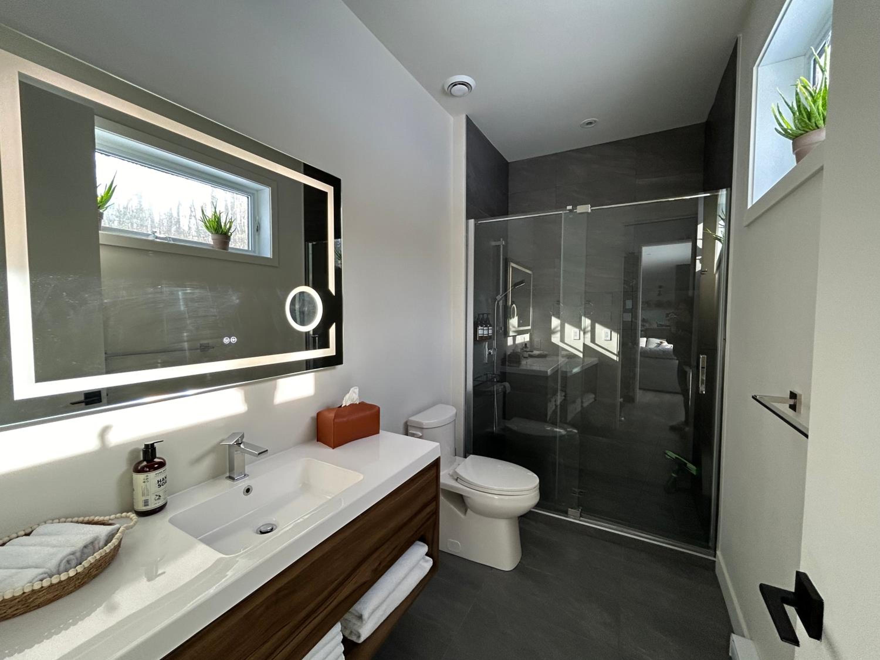 Luxury Mountain Retreat with Spa Near Mont Tremblant