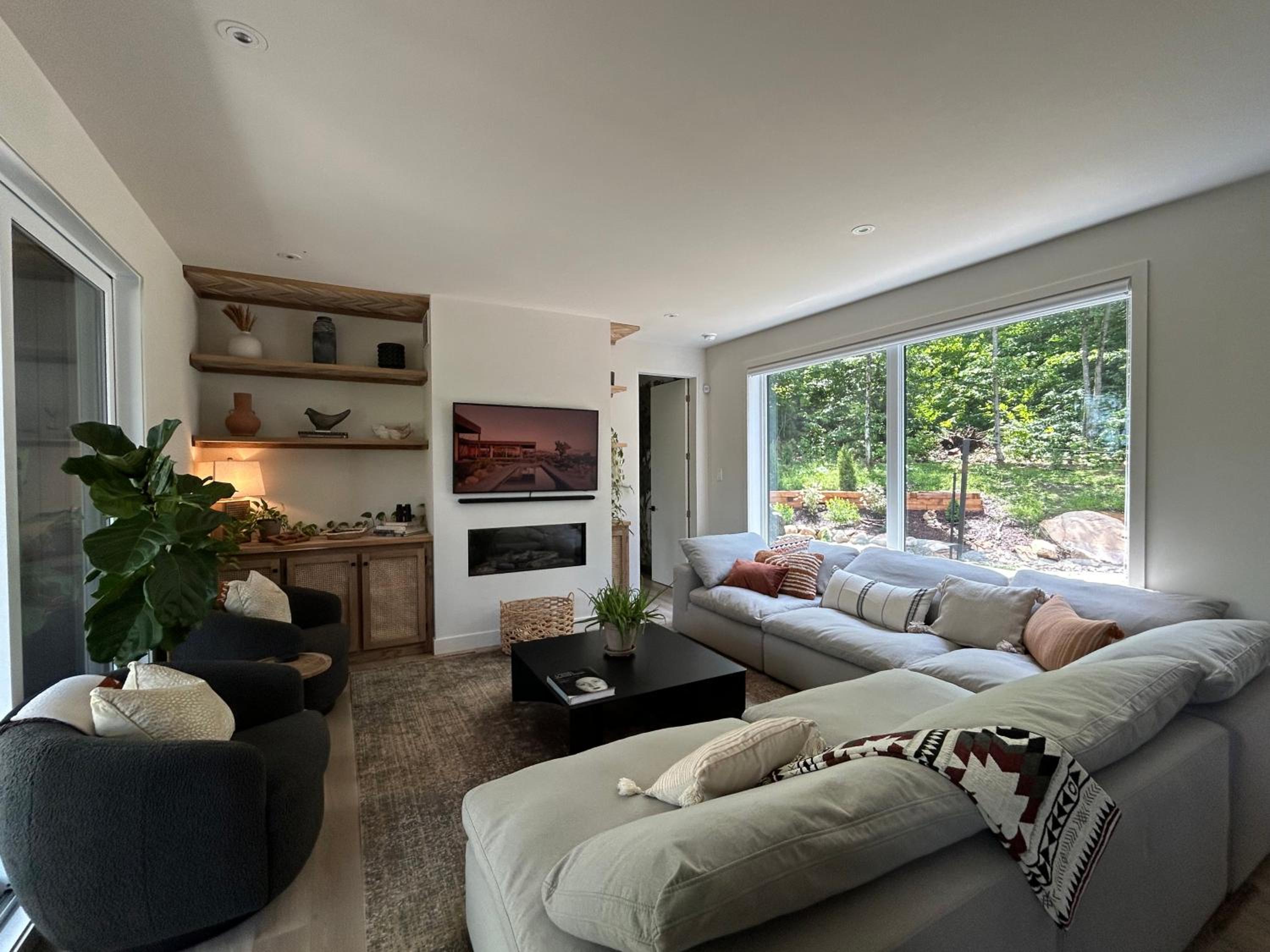 Luxury Mountain Retreat with Spa Near Mont Tremblant