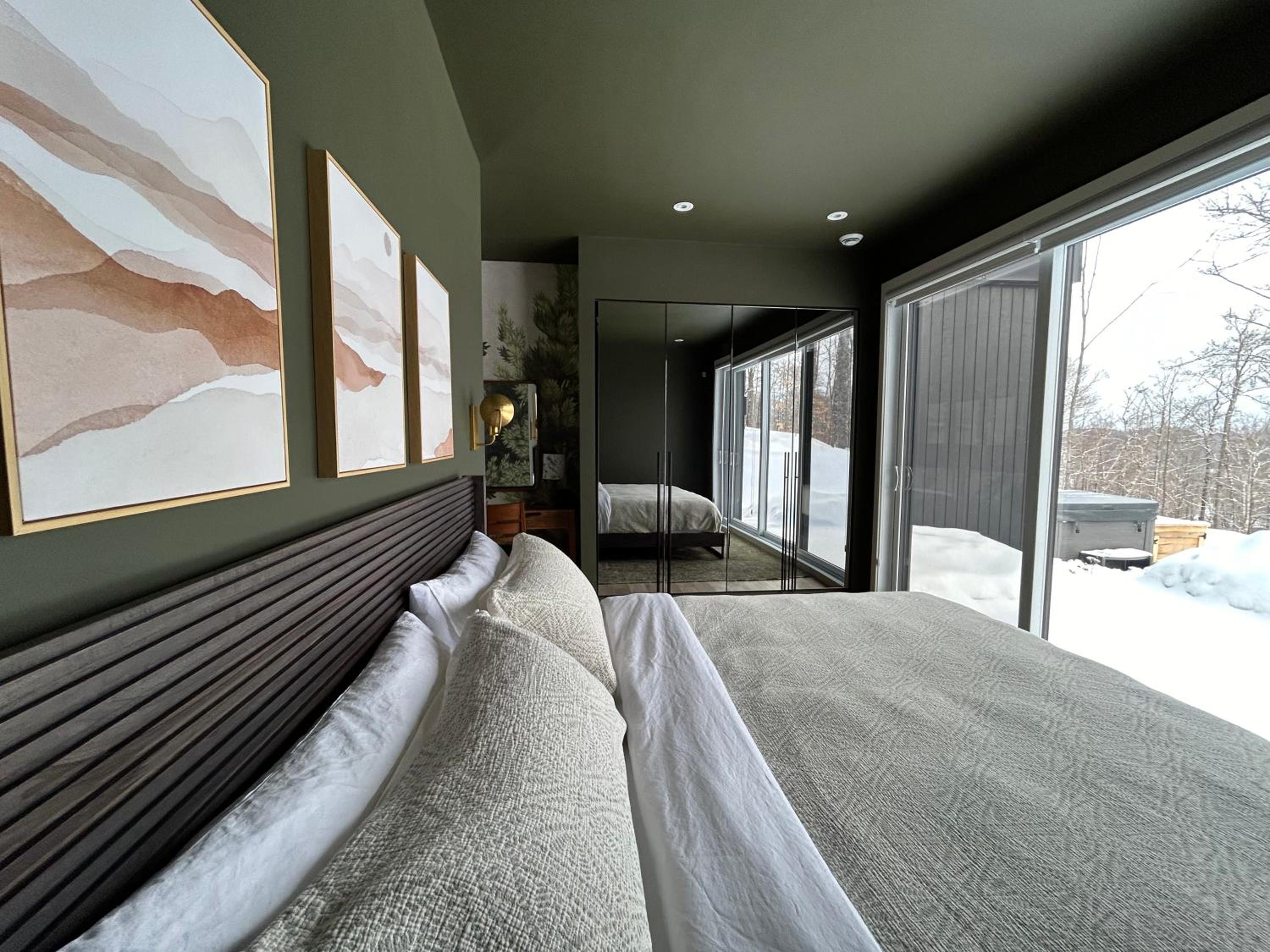 Luxury Mountain Retreat with Spa Near Mont Tremblant