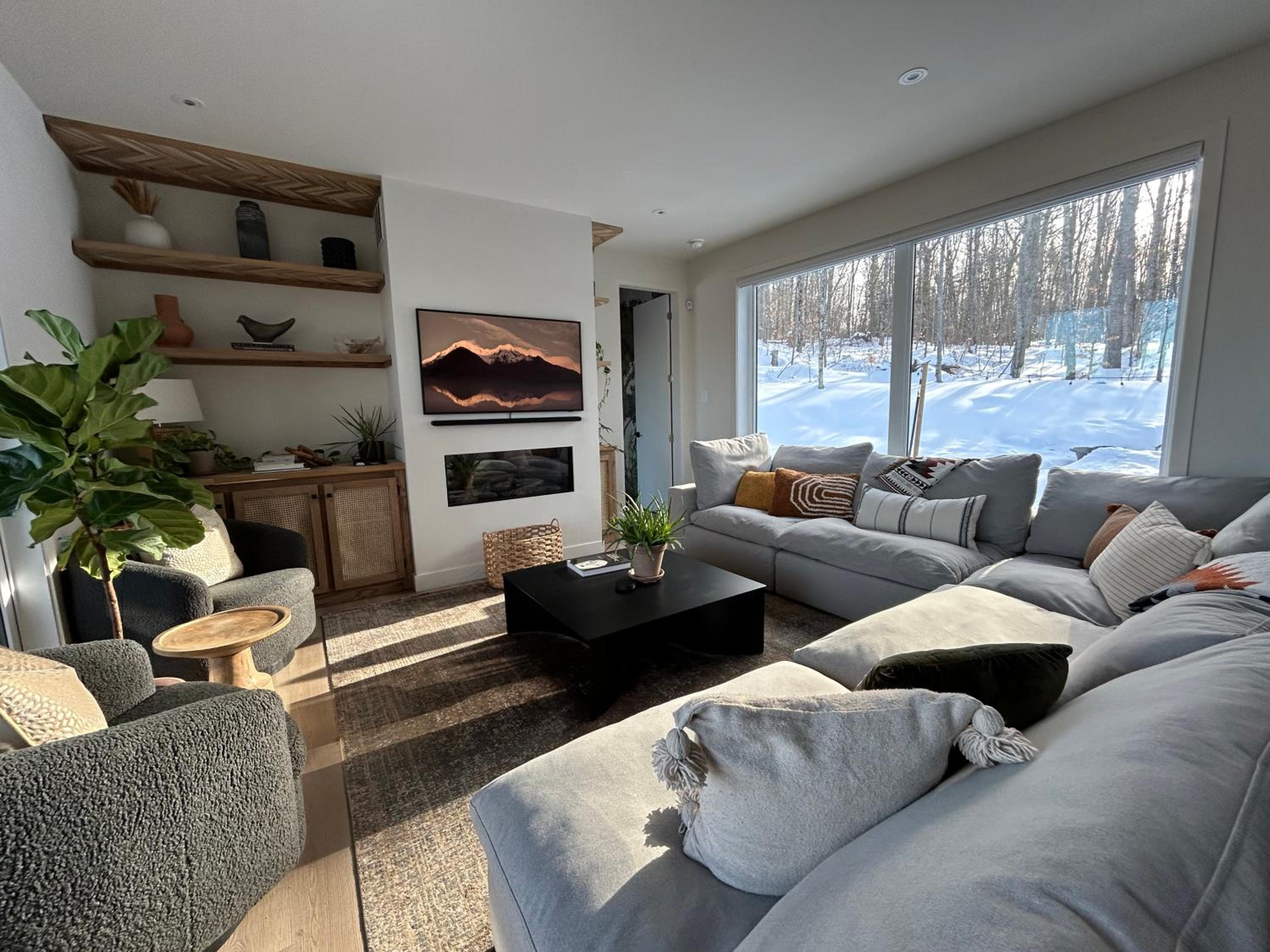 Luxury Mountain Retreat with Spa Near Mont Tremblant