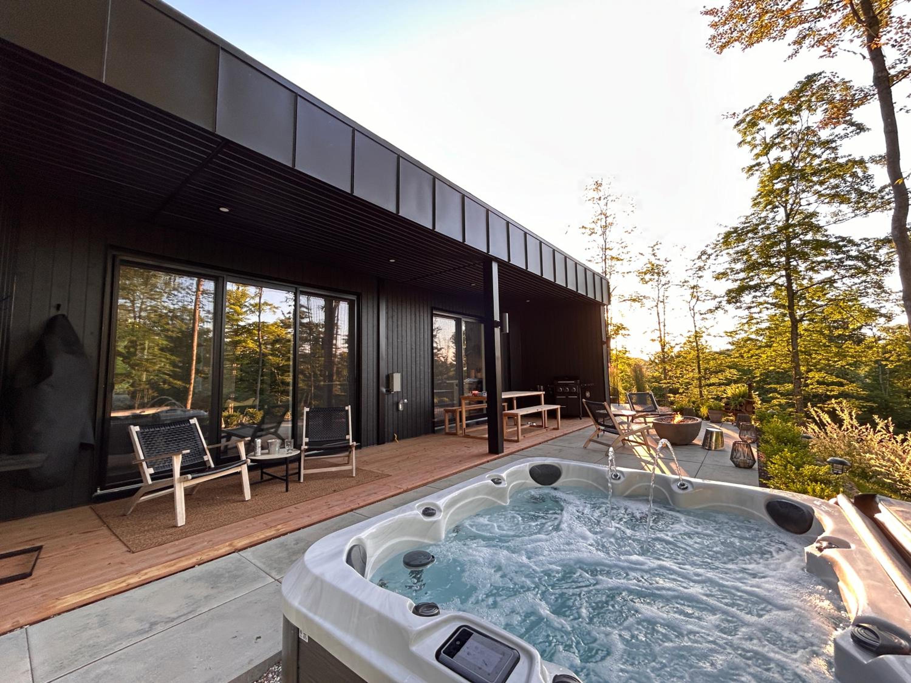 Luxury Mountain Retreat with Spa Near Mont Tremblant