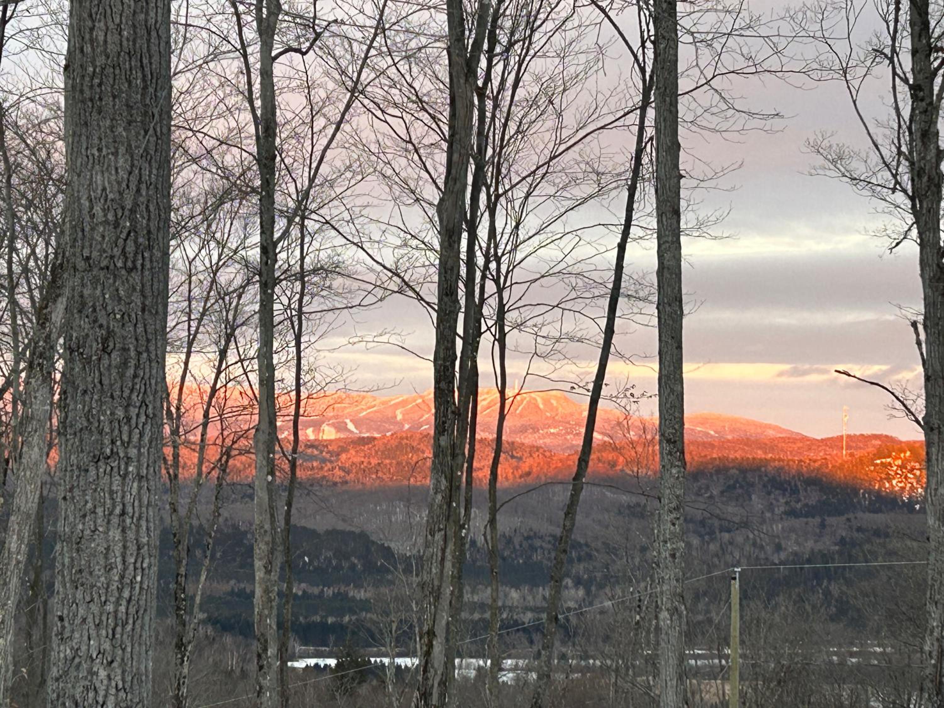 Luxury Mountain Retreat with Spa Near Mont Tremblant