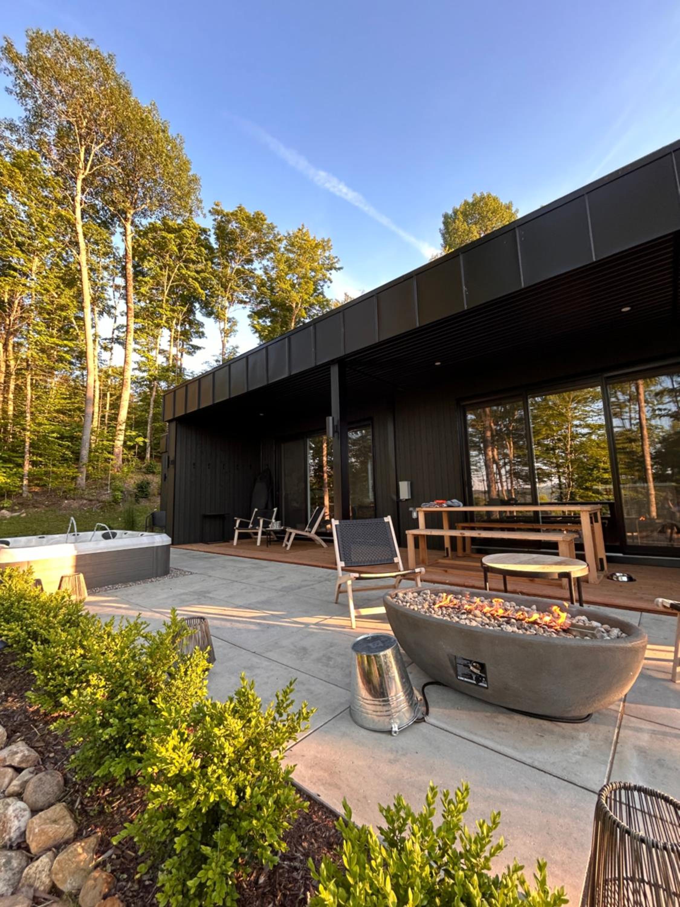 Luxury Mountain Retreat with Spa Near Mont Tremblant