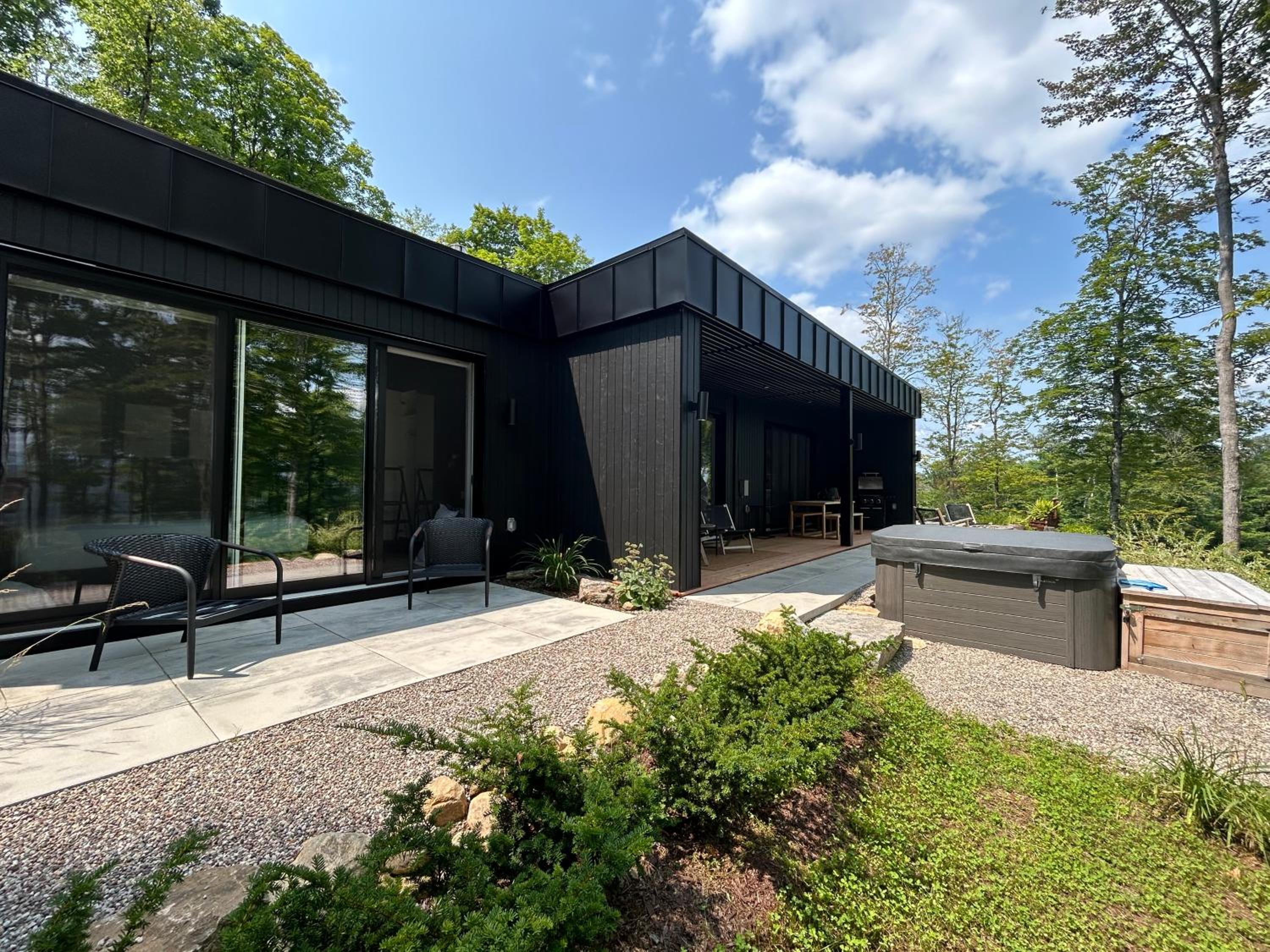Luxury Mountain Retreat with Spa Near Mont Tremblant