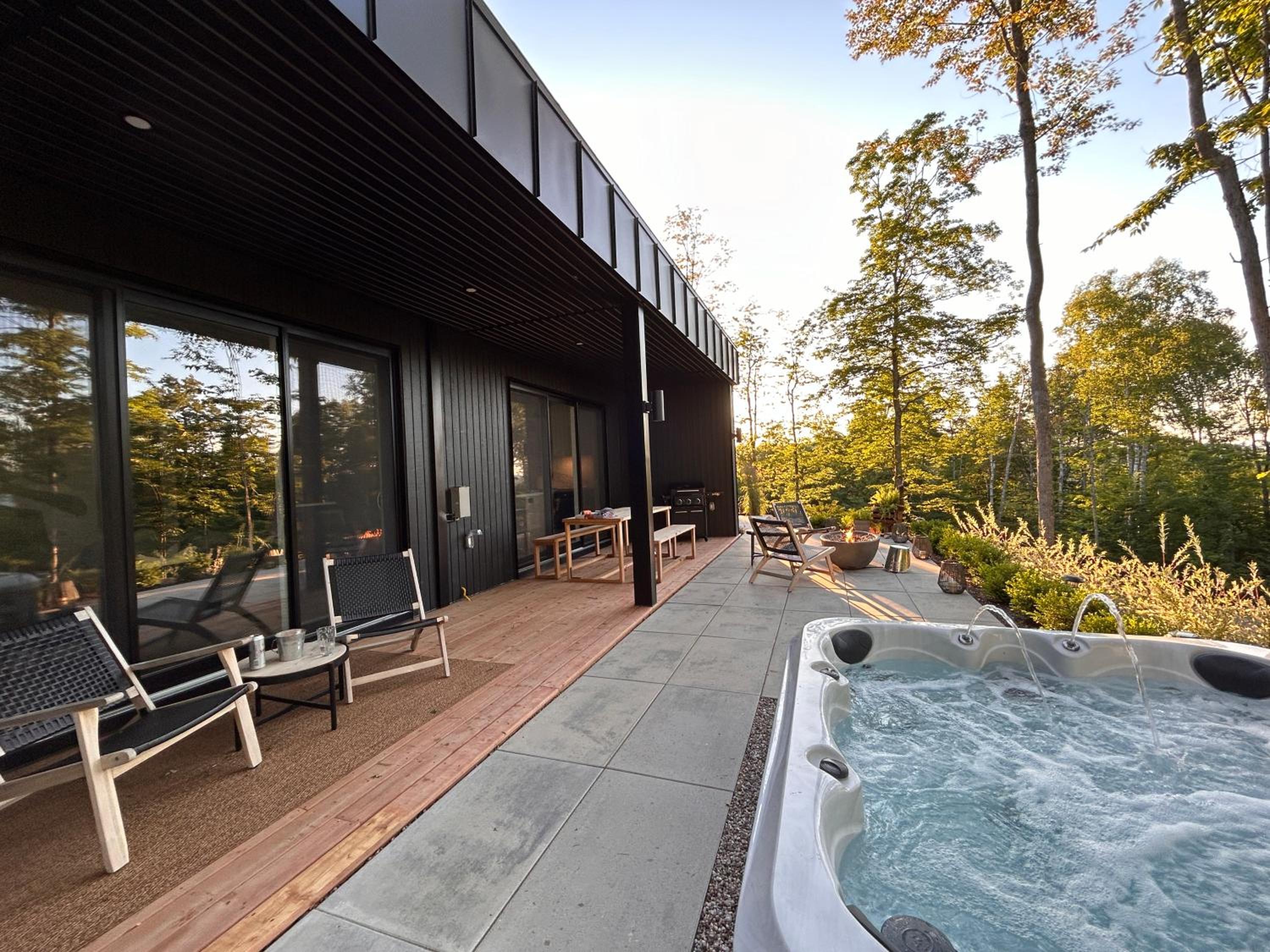 Luxury Mountain Retreat with Spa Near Mont Tremblant