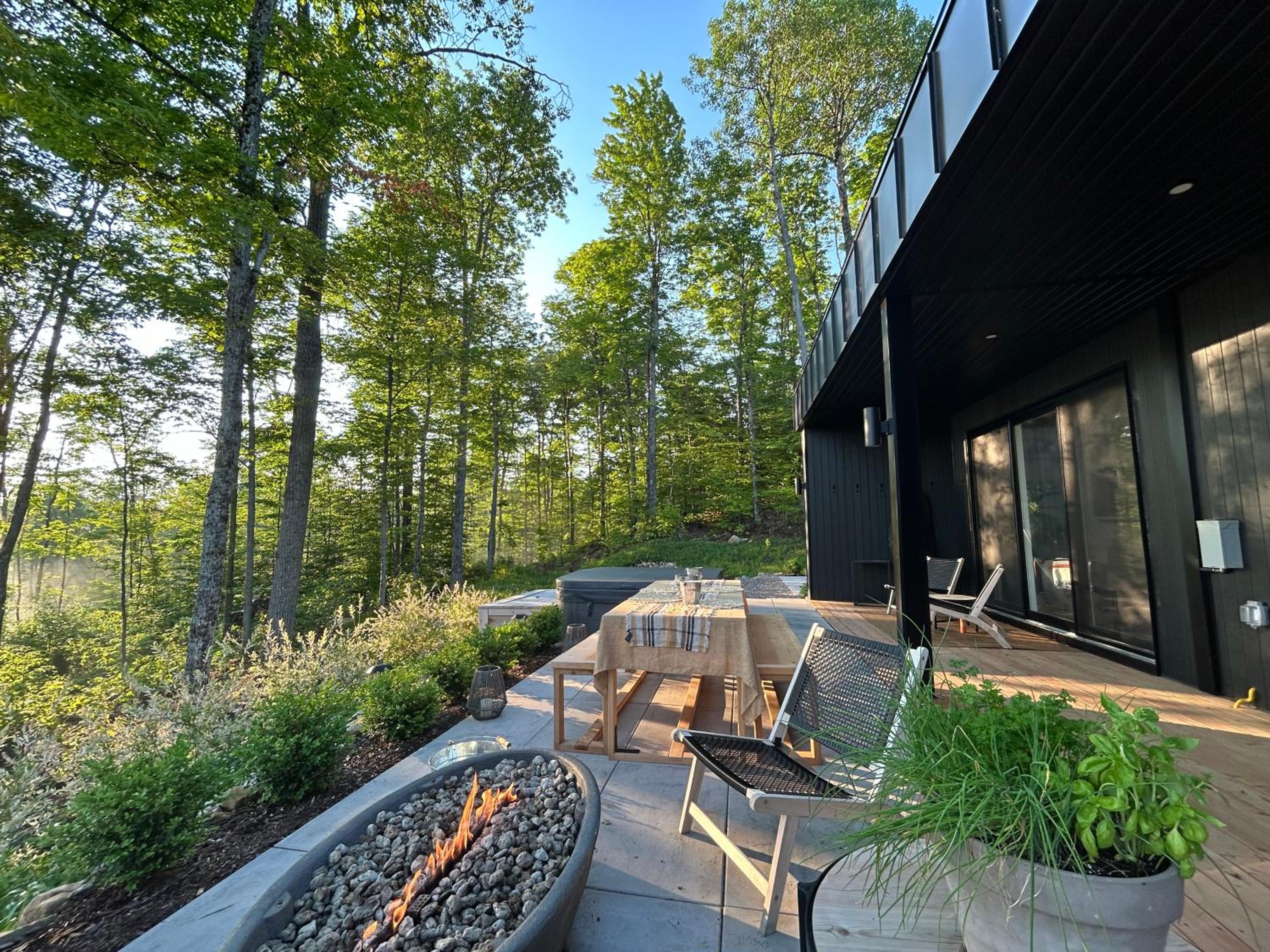 Luxury Mountain Retreat with Spa Near Mont Tremblant