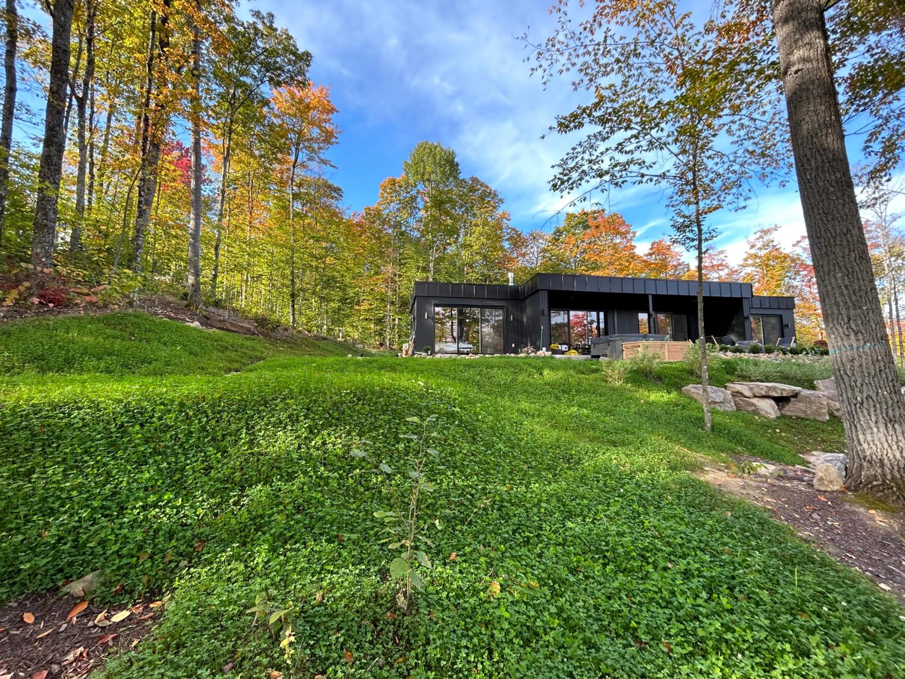 Luxury Mountain Retreat with Spa Near Mont Tremblant
