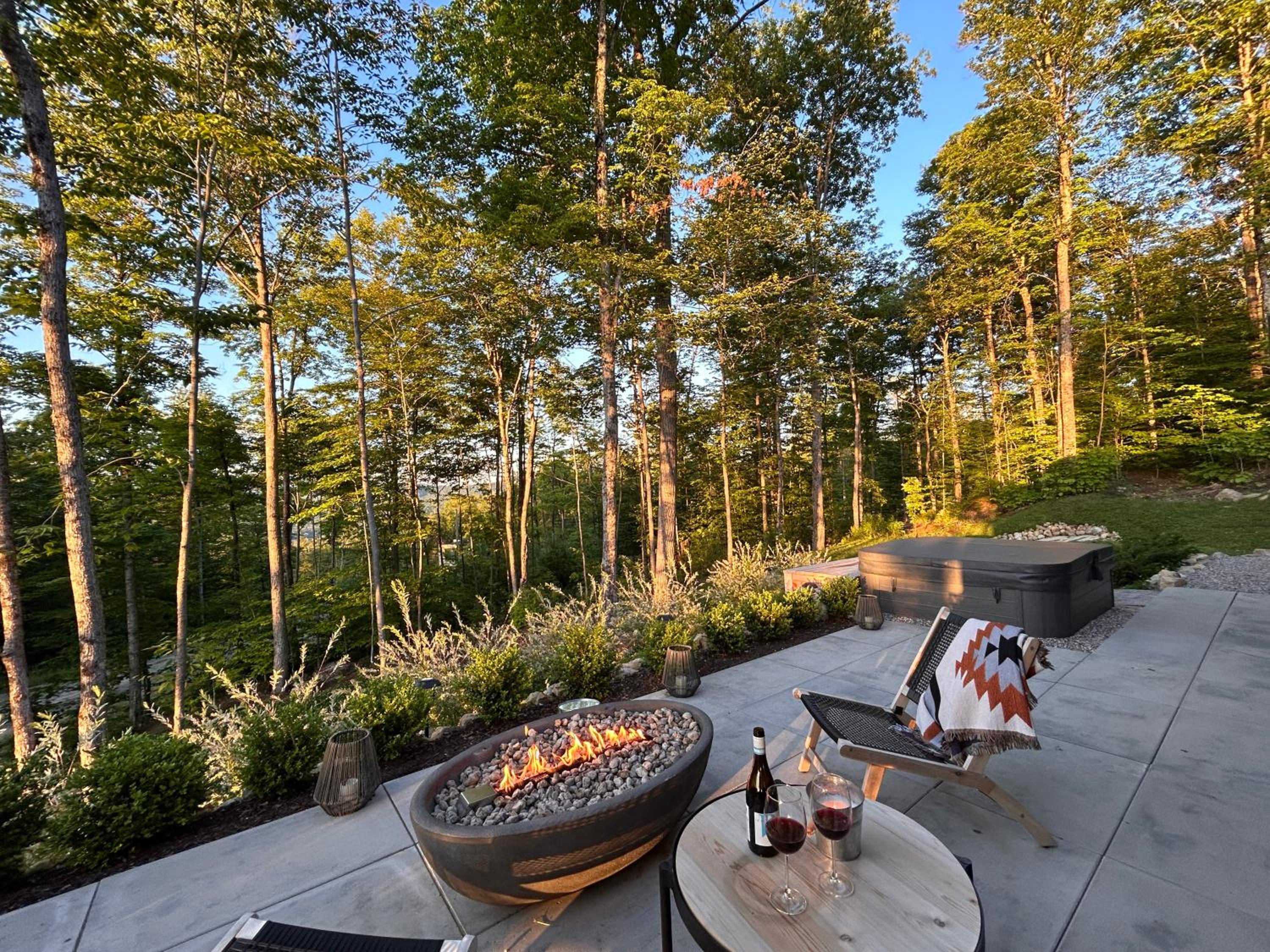 Luxury Mountain Retreat with Spa Near Mont Tremblant