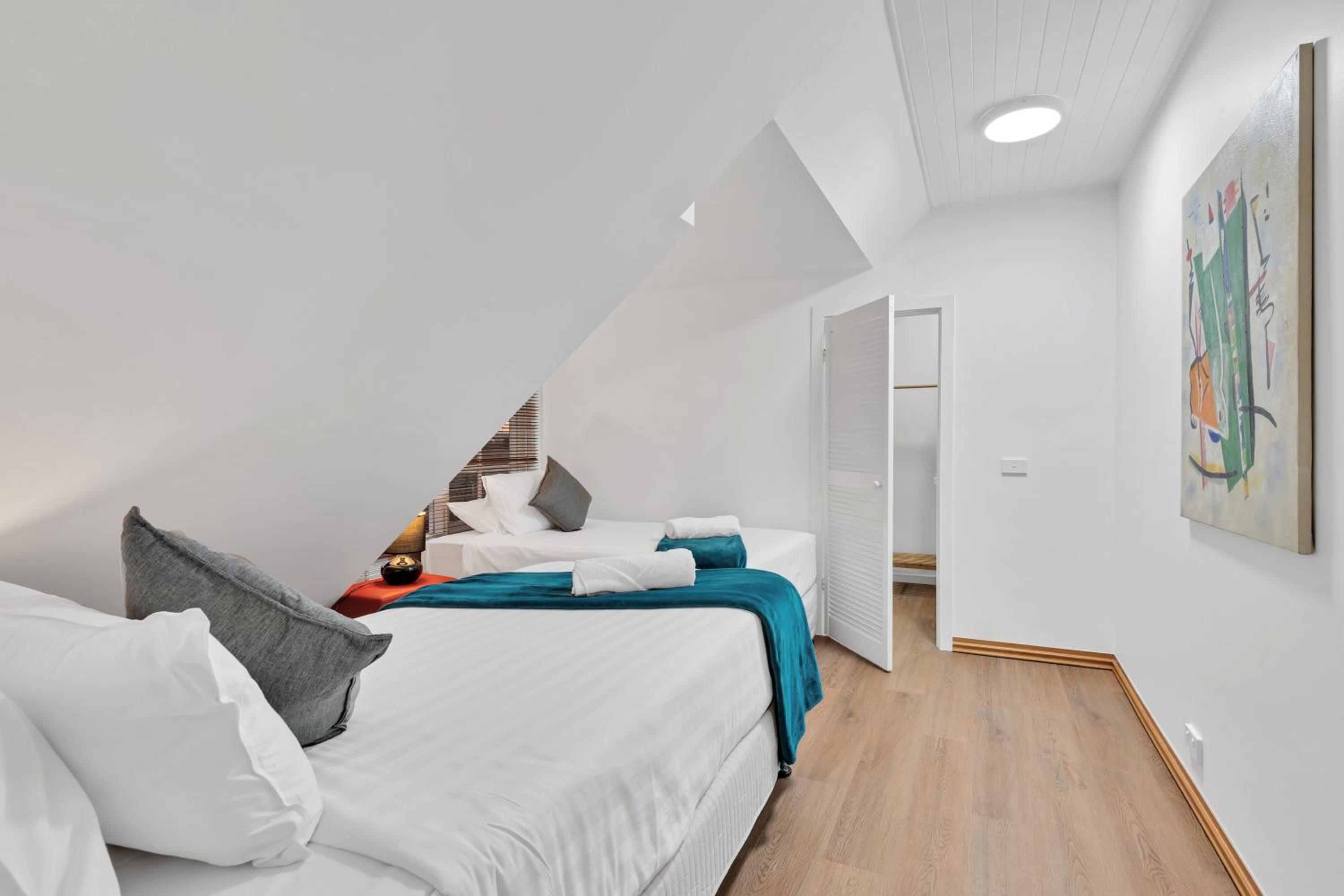 Space and Privacy near Airport, Groups Friendly