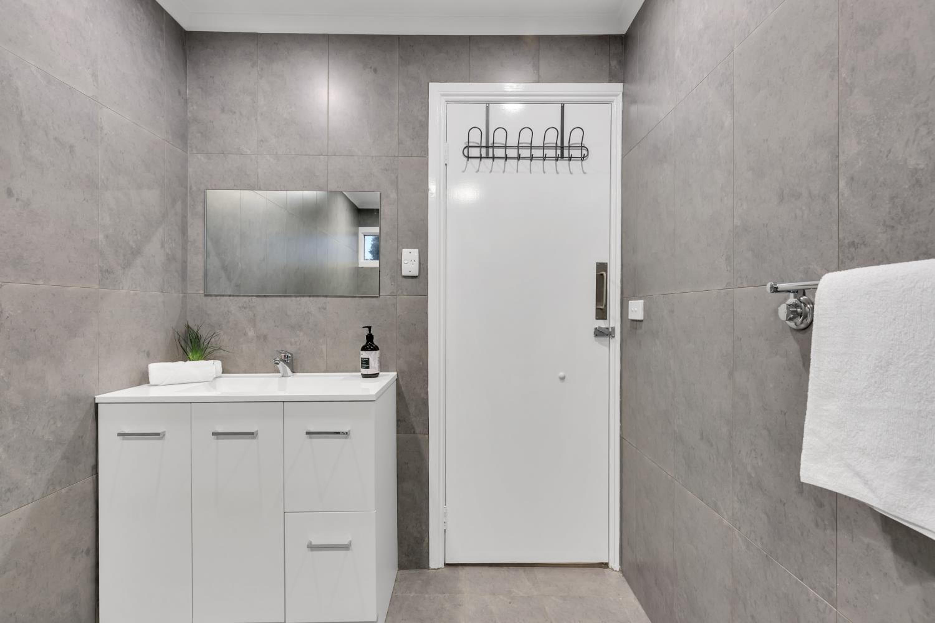 Space and Privacy near Airport, Groups Friendly