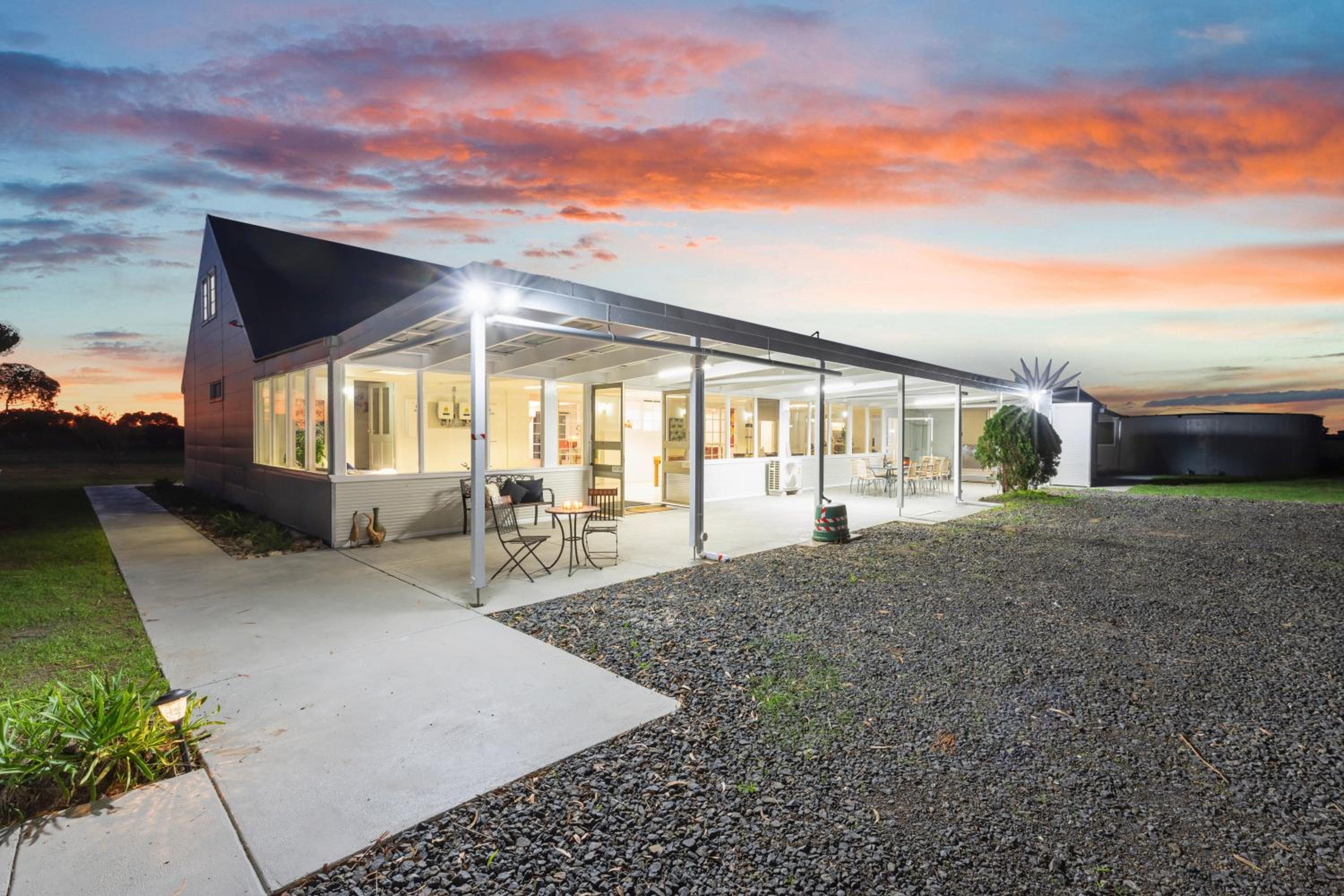 Space and Privacy near Airport, Groups Friendly
