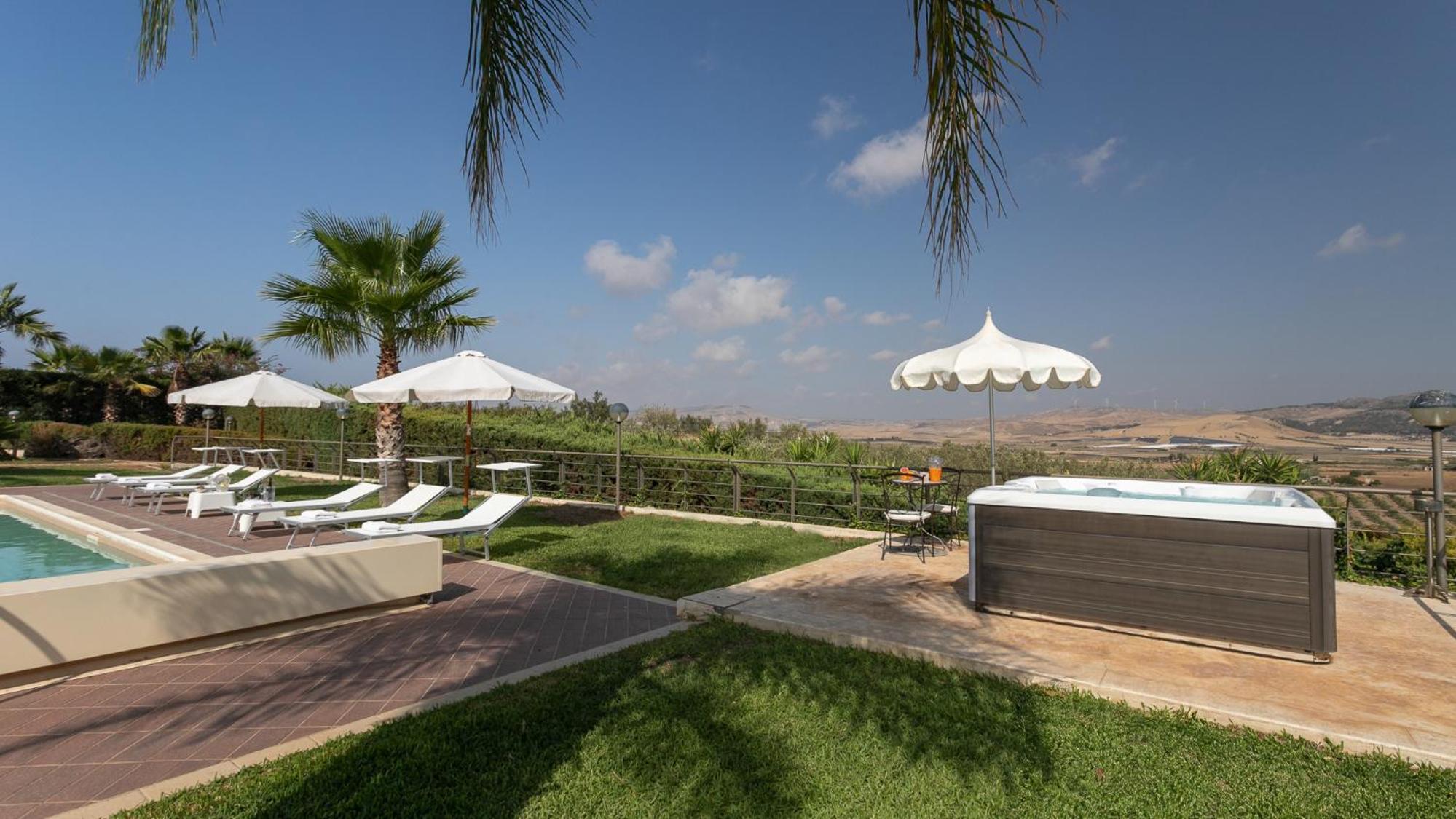 VILLA ALESSIA 6, Emma Villas view 5