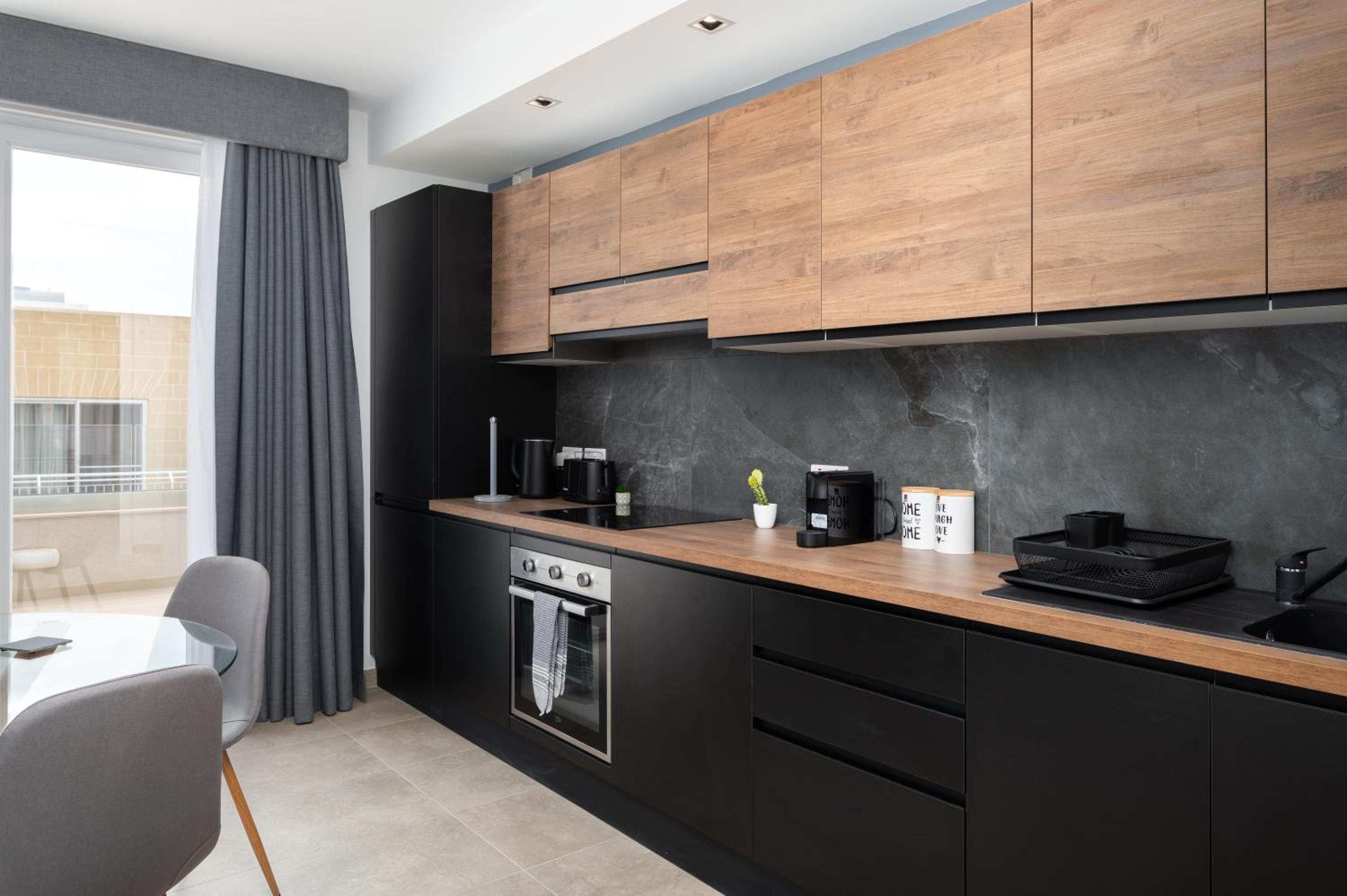 Modern 2BR Duplex Penthouse with Front Balcony and Large Terrace - Close to Saint Julians & Sliema photo 2