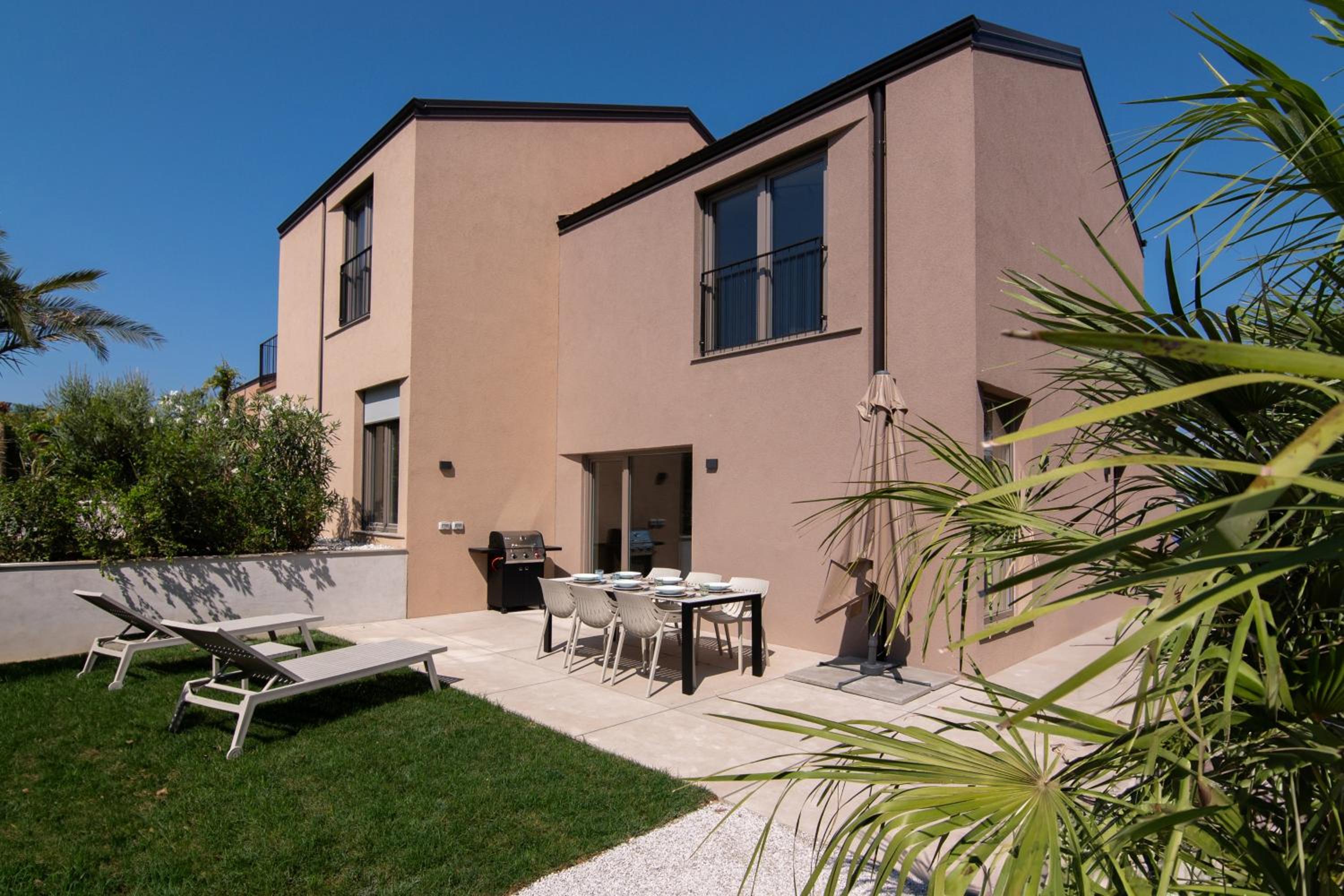 AdeLis Residence by Locap Group view 2