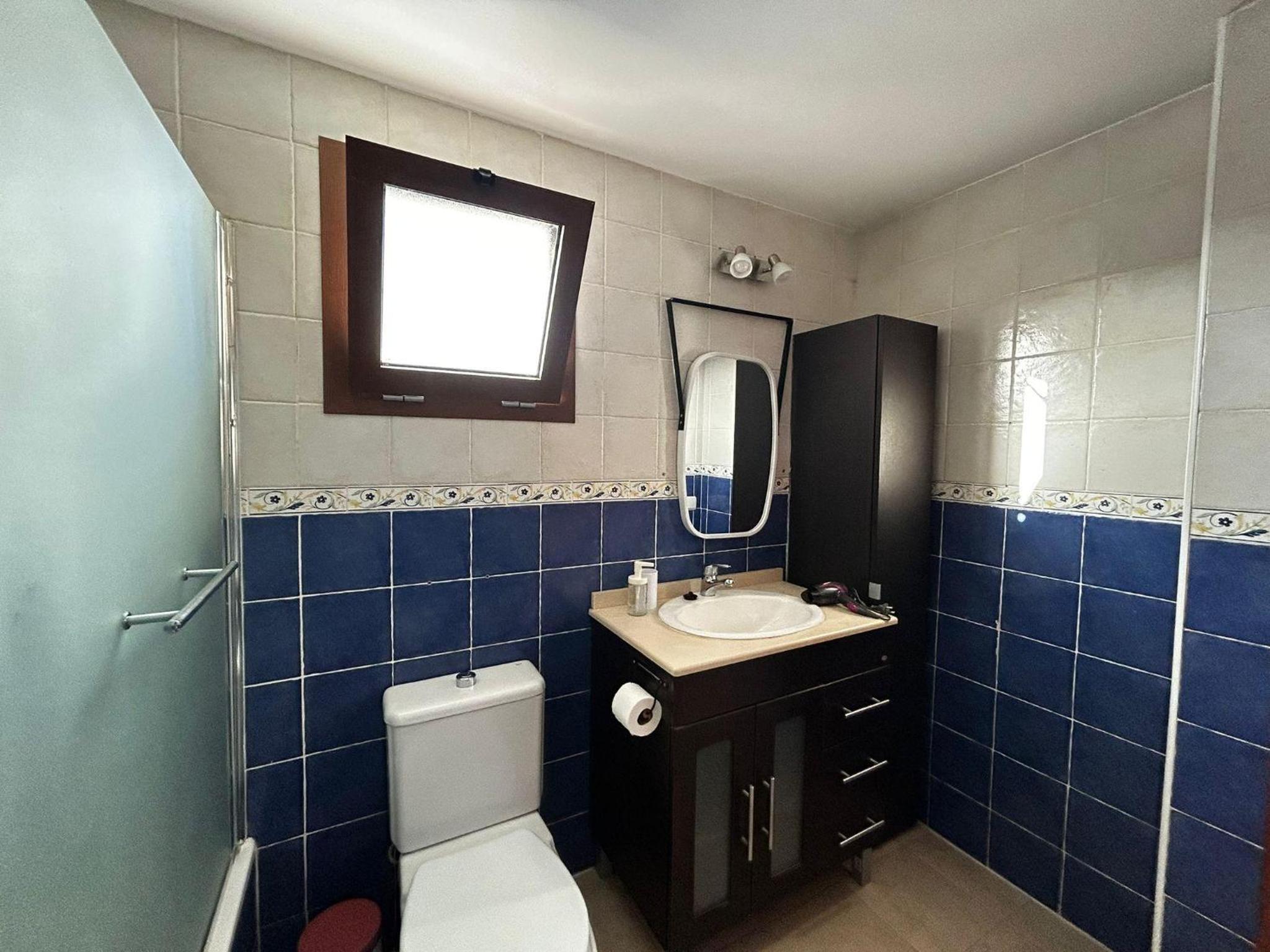 House - Sleeps 4 & Swimming Pool