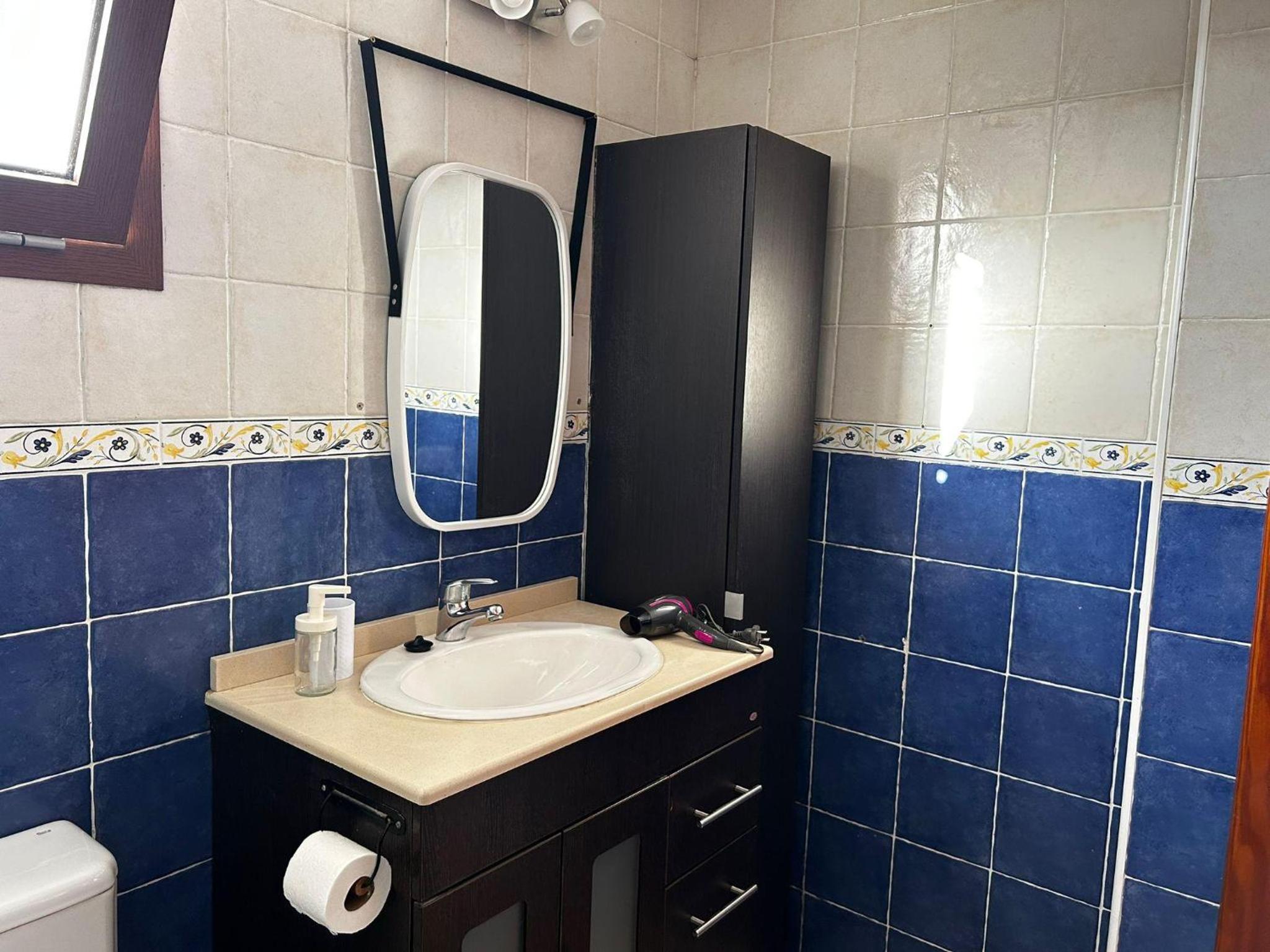 House - Sleeps 4 & Swimming Pool