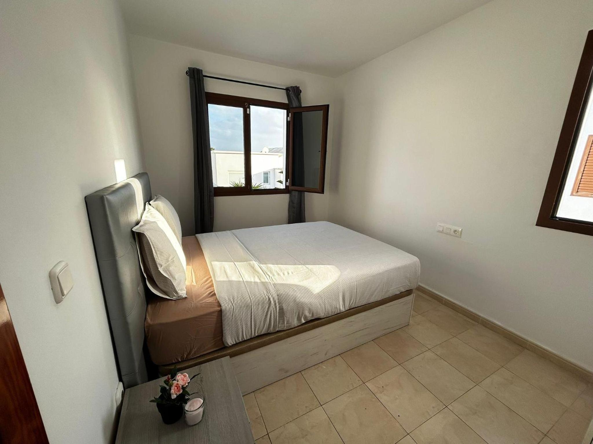 House - Sleeps 4 & Swimming Pool