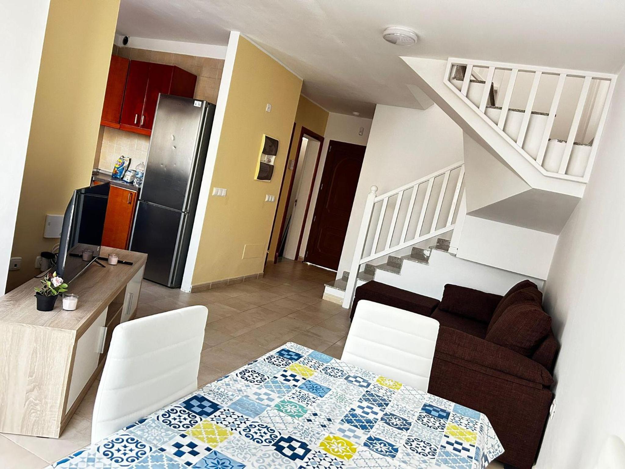 House - Sleeps 4 & Swimming Pool