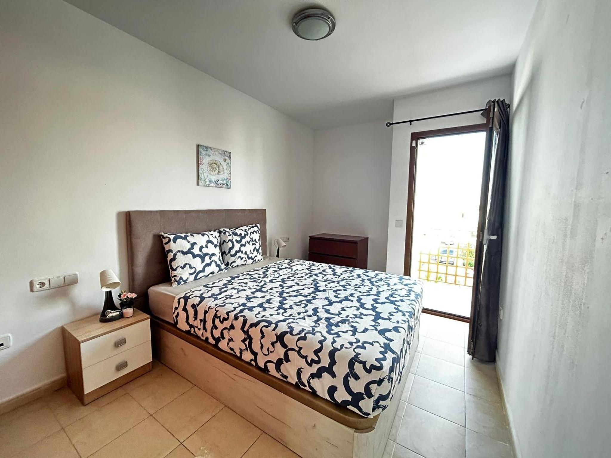 House - Sleeps 4 & Swimming Pool