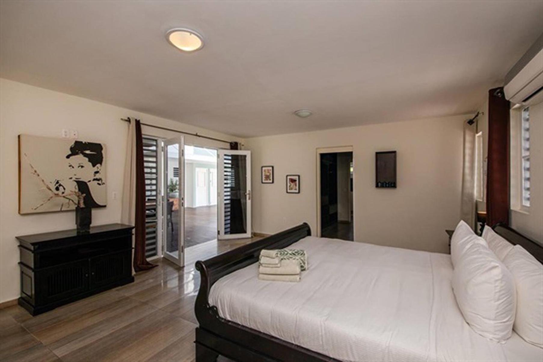 Stunning villa with Private Pool & Spacious Porch