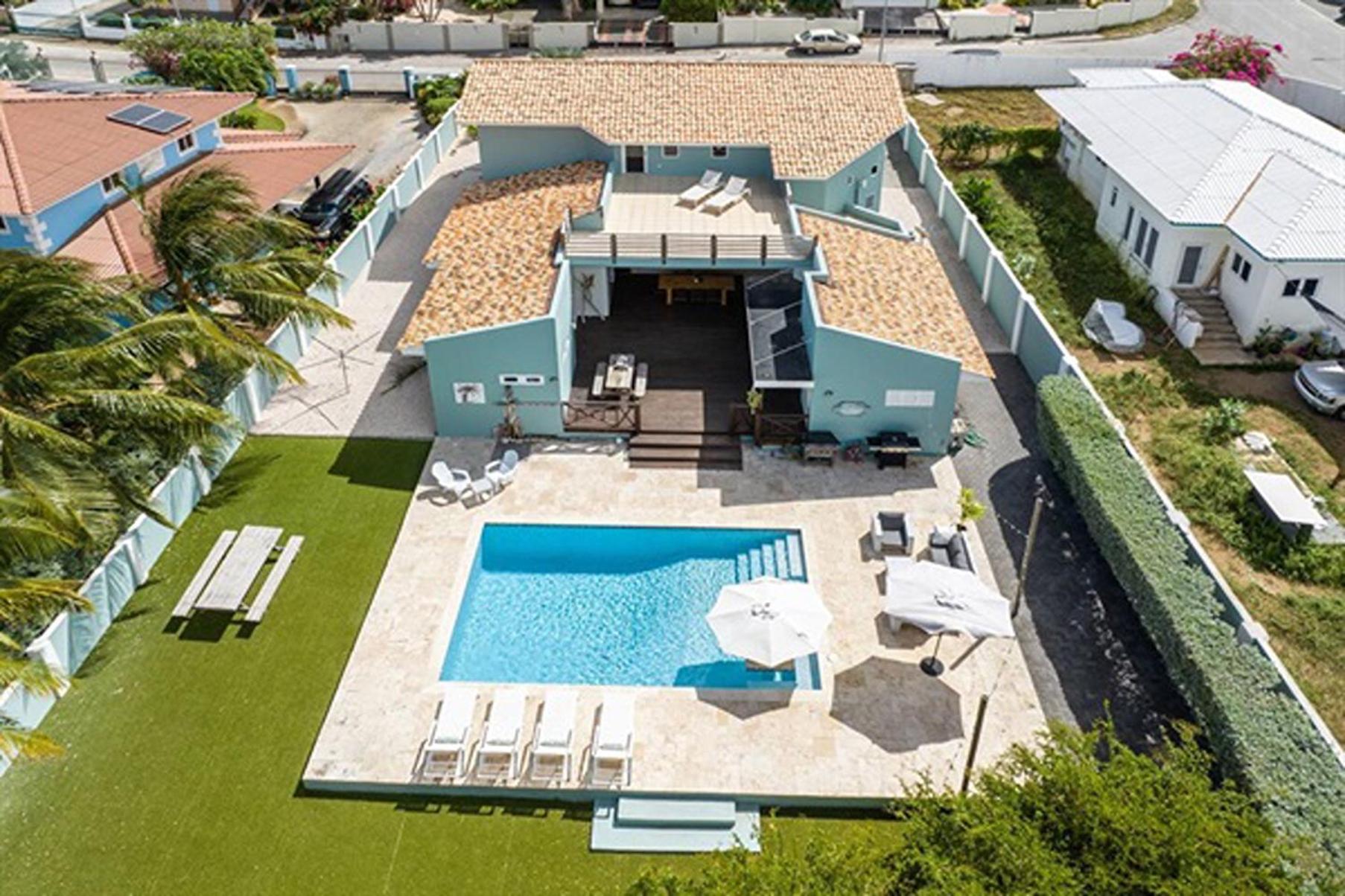 Stunning villa with Private Pool & Spacious Porch