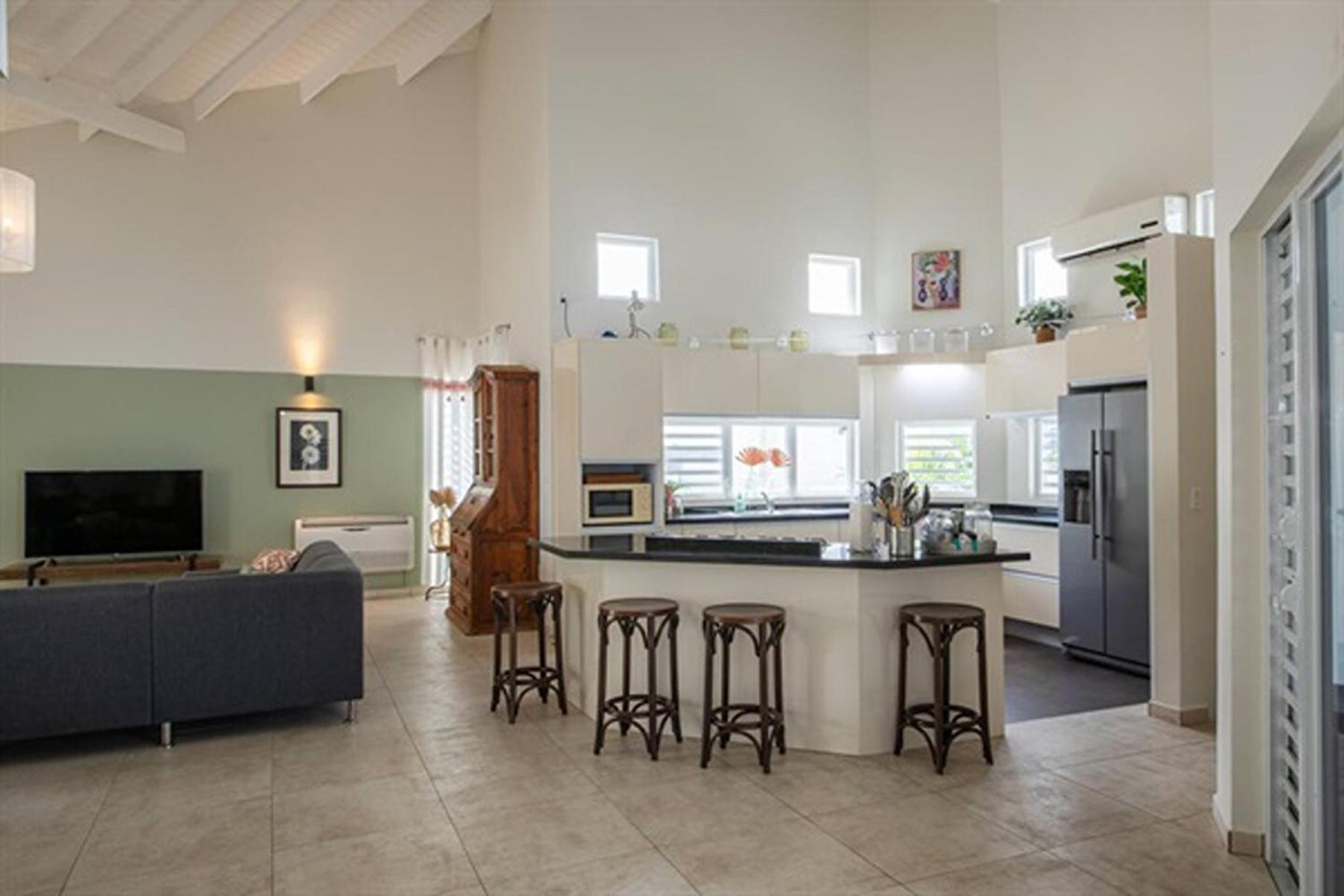 Stunning villa with Private Pool & Spacious Porch