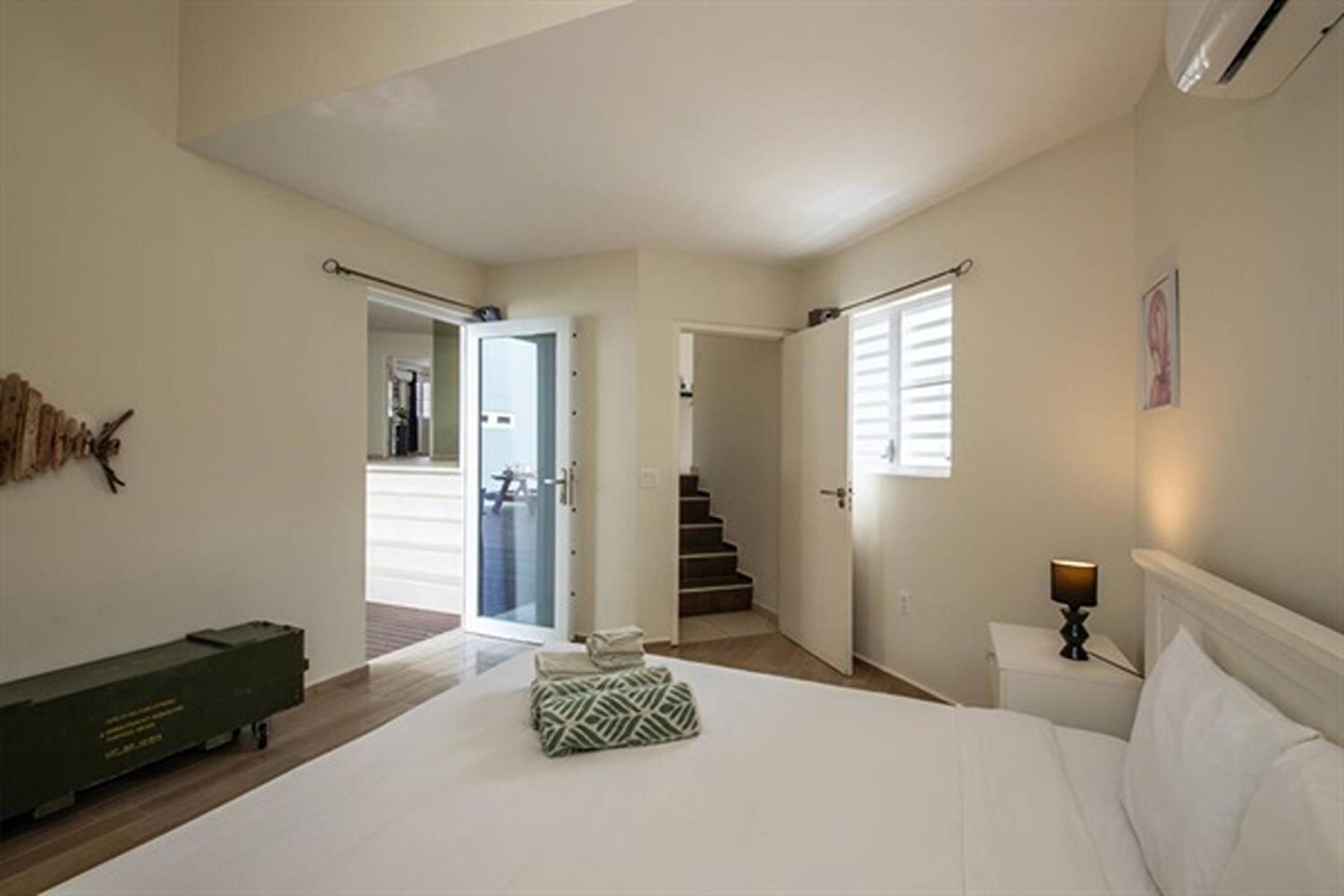 Stunning villa with Private Pool & Spacious Porch