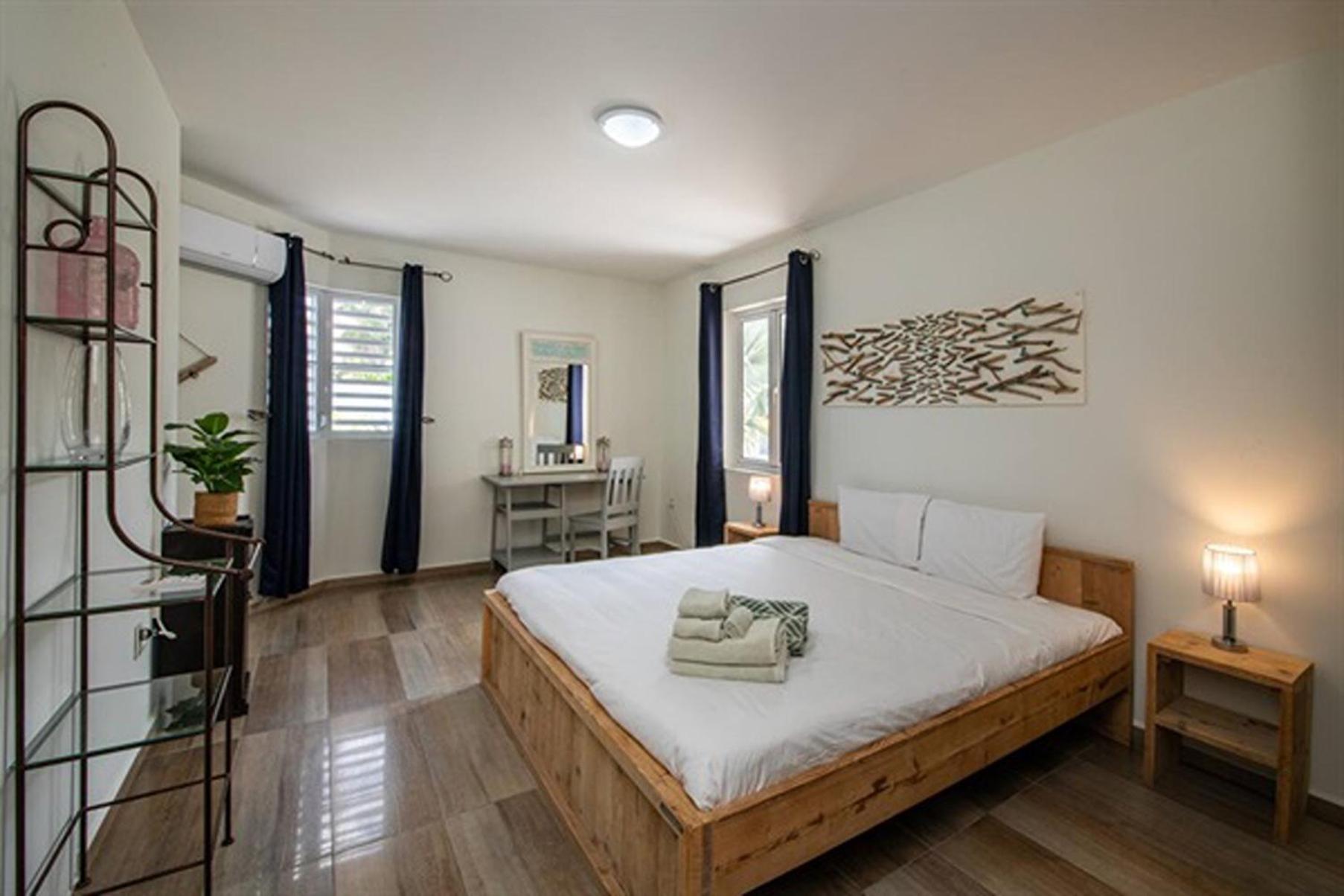 Stunning villa with Private Pool & Spacious Porch