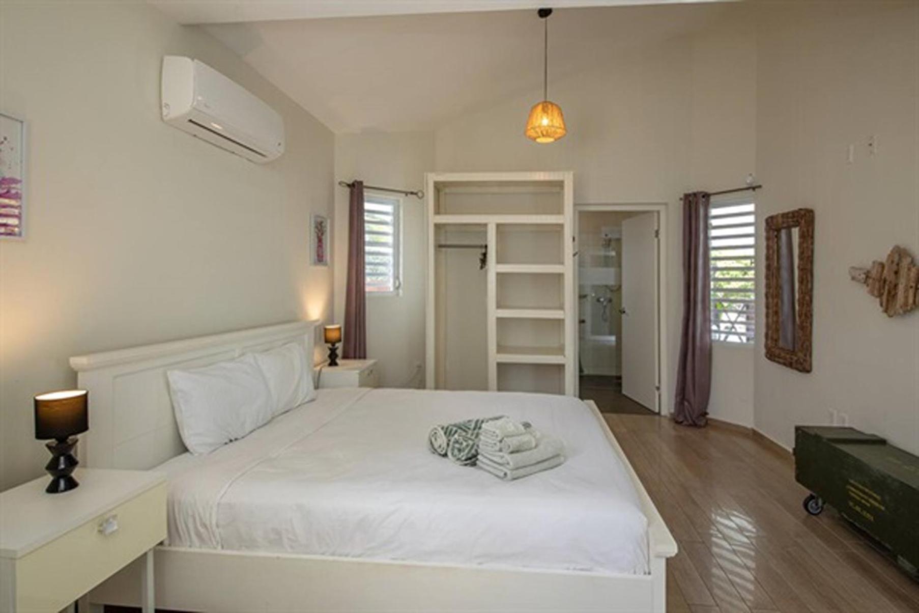 Stunning villa with Private Pool & Spacious Porch