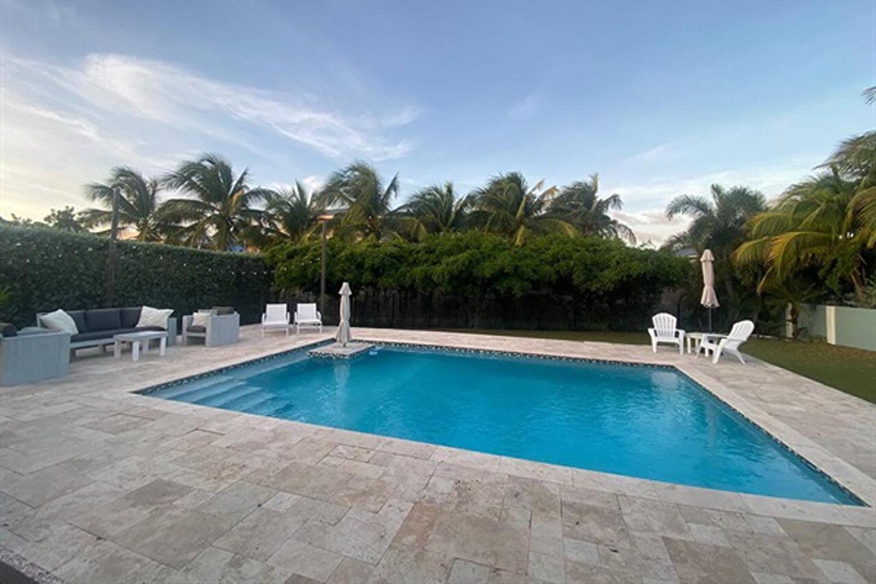 Stunning villa with Private Pool & Spacious Porch