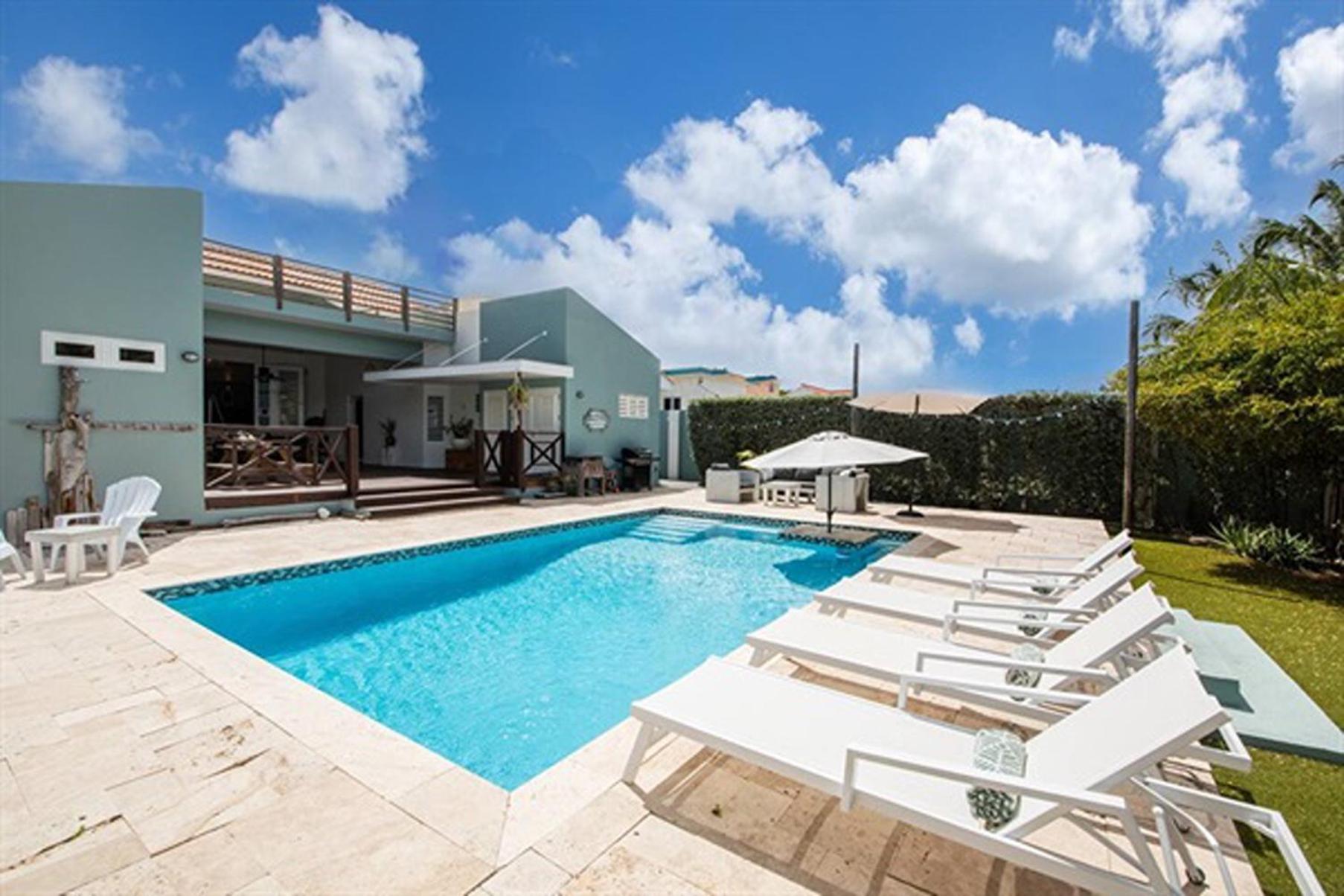 Stunning villa with Private Pool & Spacious Porch