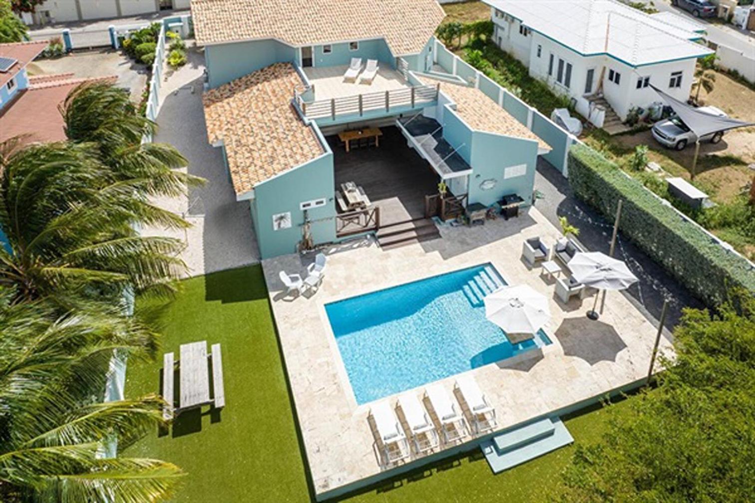 Stunning villa with Private Pool & Spacious Porch