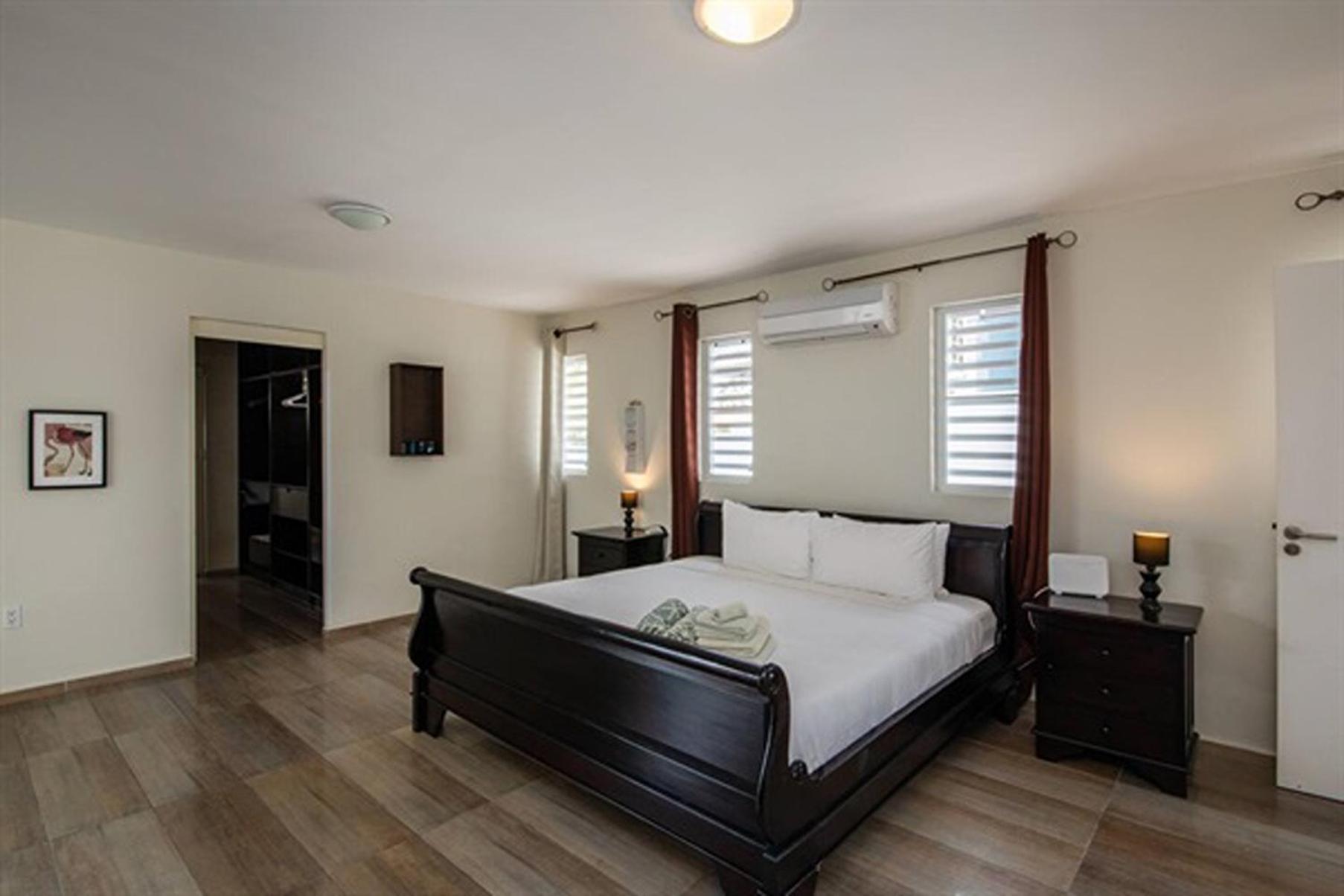 Stunning villa with Private Pool & Spacious Porch