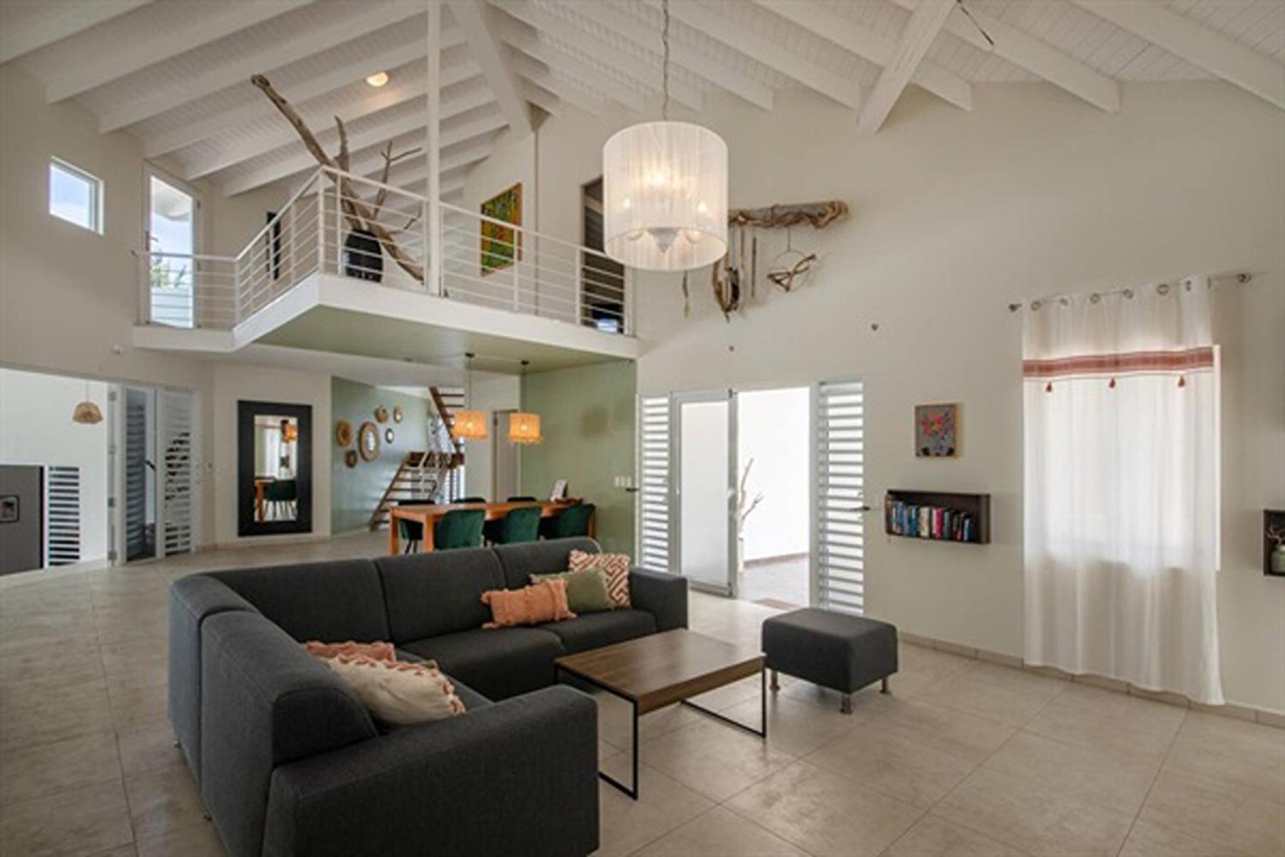 Stunning villa with Private Pool & Spacious Porch