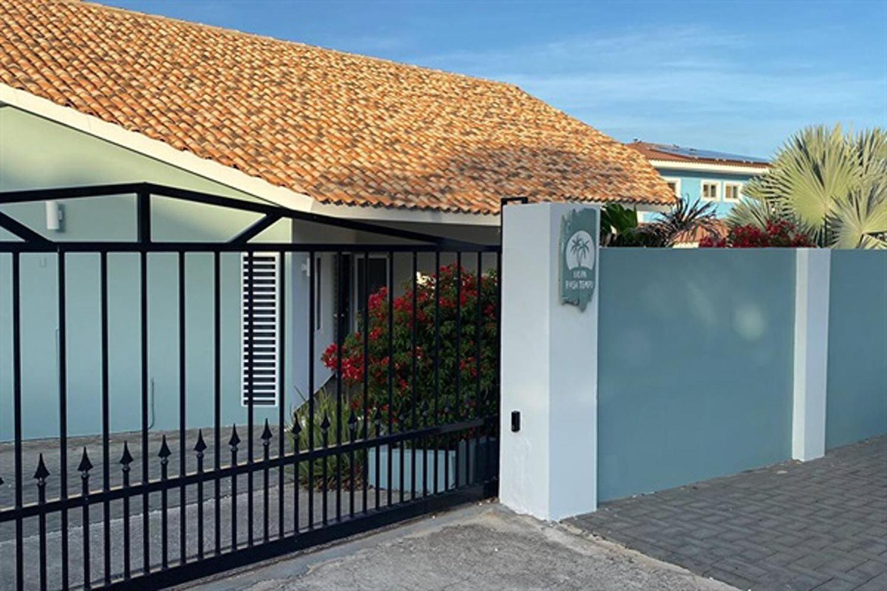 Stunning villa with Private Pool & Spacious Porch