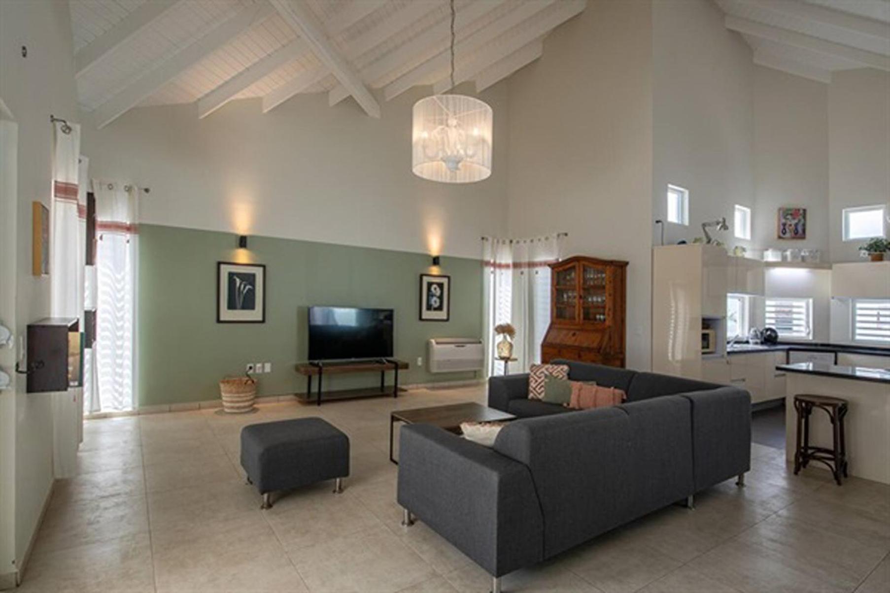 Stunning villa with Private Pool & Spacious Porch