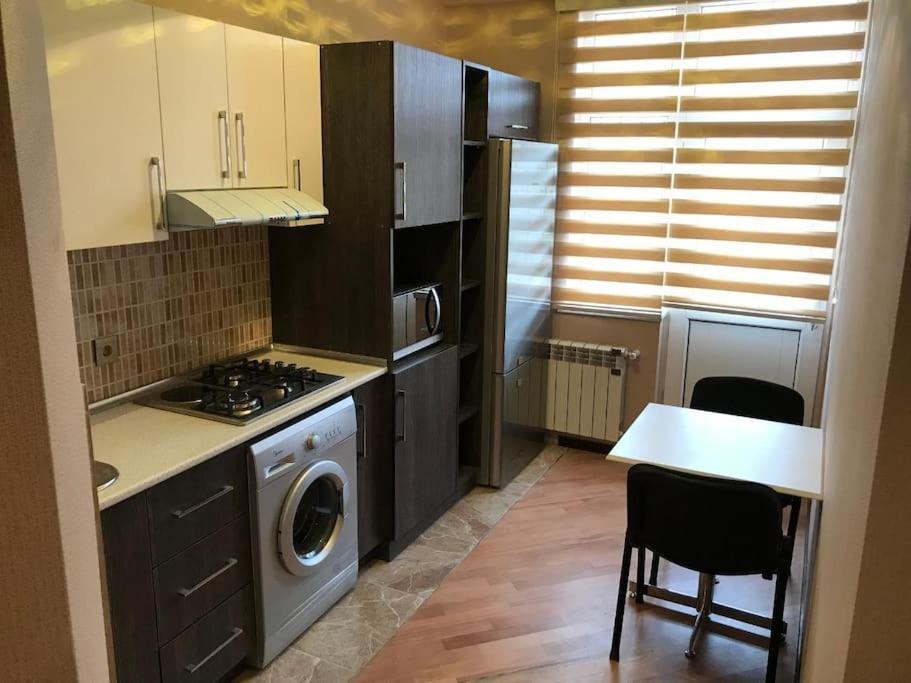 2 bedroom apt Khatai metro st