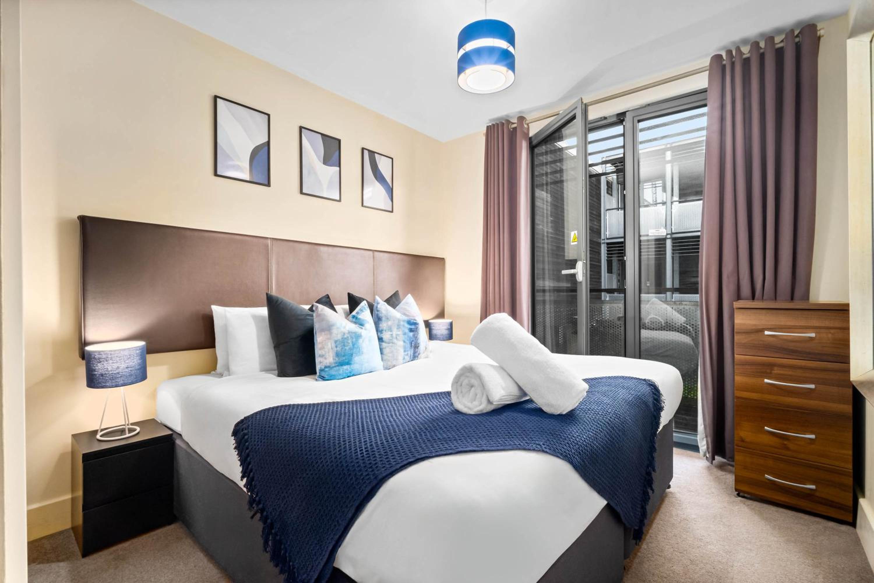 City Centre - Chinatown - Apartment - Balcony - Secure Parking - Fast WIFI - 39A view 4